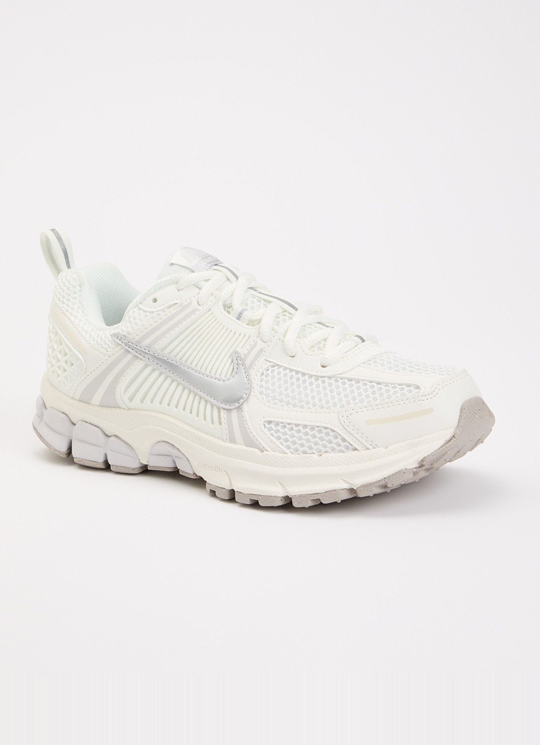 Nike Vomero 5 sneaker met mesh details - voorkant gebroken wit