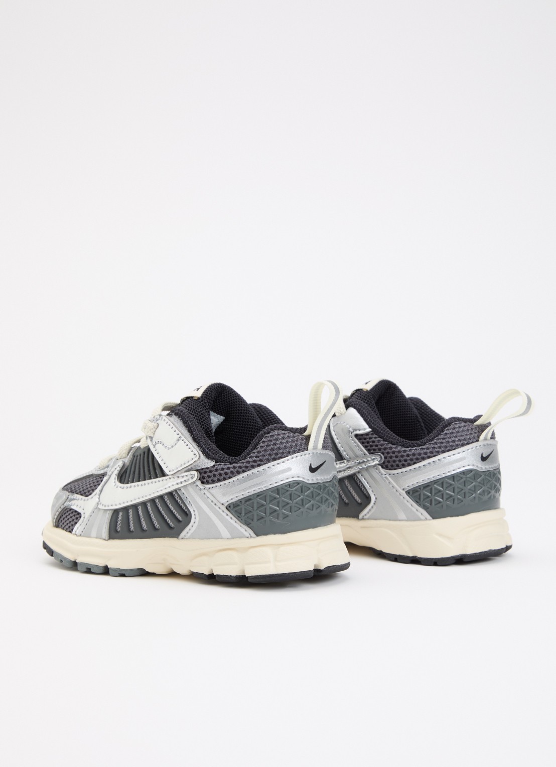 Nike Vomero 5 sneaker met metallic details - achterkant 5 zilver