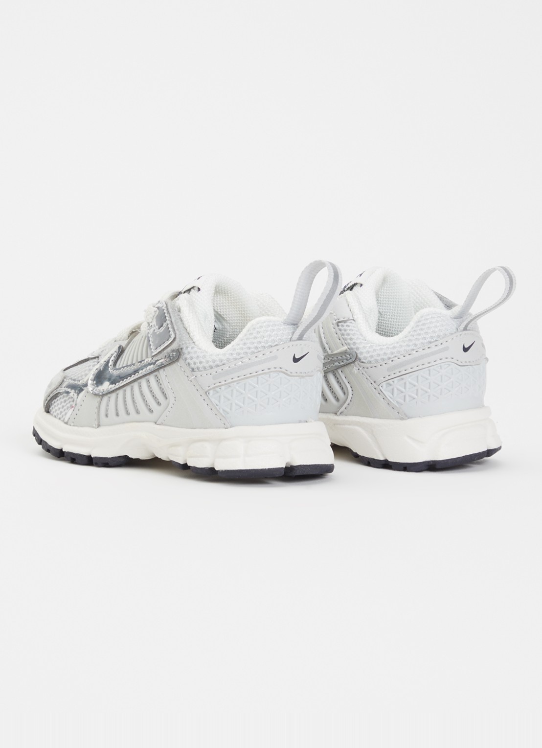 Nike Vomero 5 sneaker van mesh met metallic details - achterkant 4 zilver