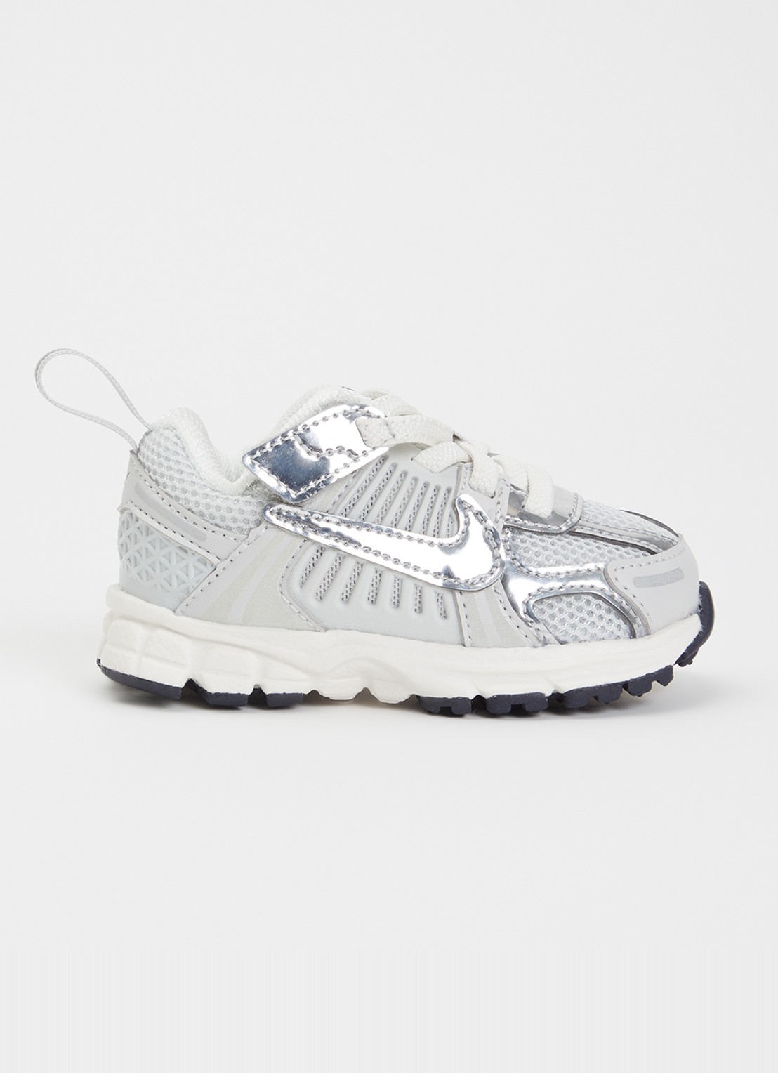 Nike Vomero 5 sneaker van mesh met metallic details - voorkant zilver