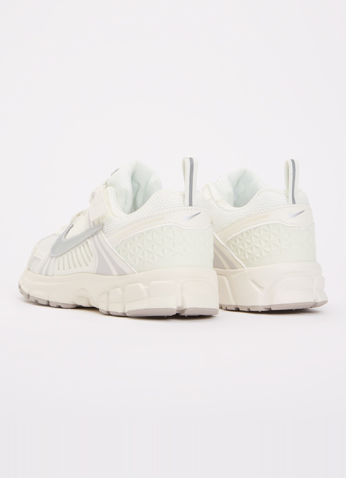 Nike Vomero sneaker met mesh details - achterkant 2 wit
