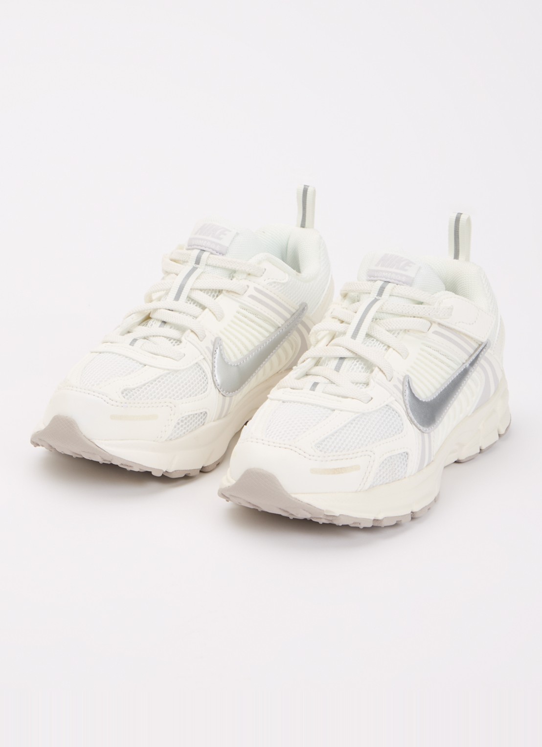 Nike Vomero sneaker met mesh details - voorkant 4 wit