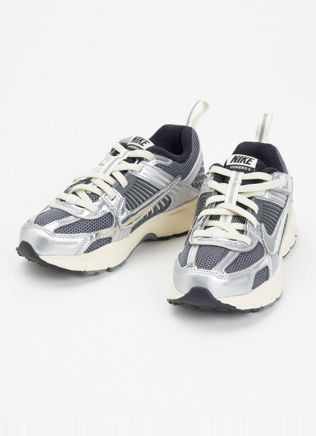 Nike Zoom Vomero 5 sneaker met mesh details - voorkant 4 zilver