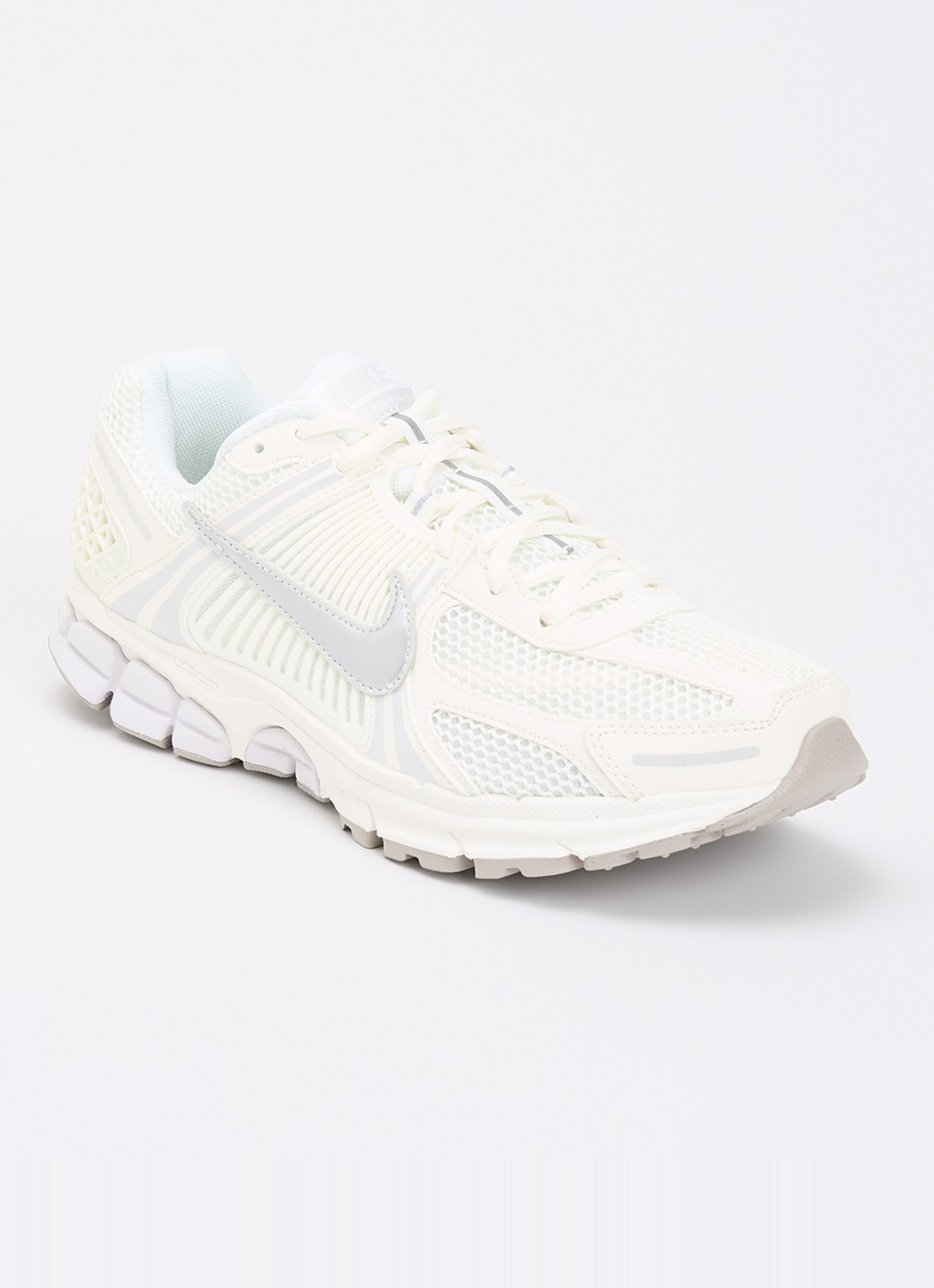 Nike Zoom Vomero 5 sneaker met mesh details - voorkant gebroken wit
