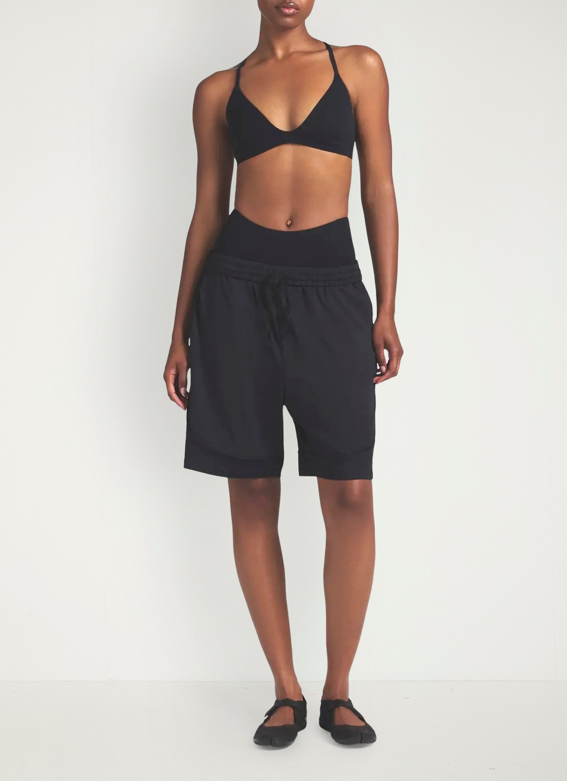 NikeSKIMS Airy mid waist loose fit korte broek met ritszakken - voorkant 4 zwart