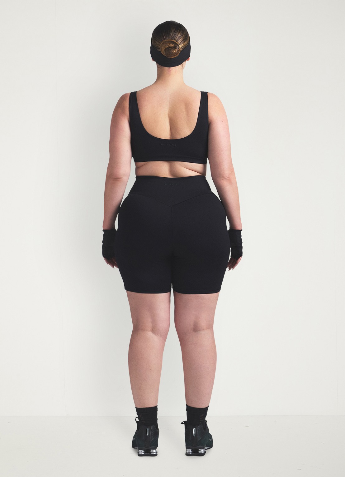 NikeSKIMS Matte high waist skinny fit korte trainingslegging - achterkant zwart