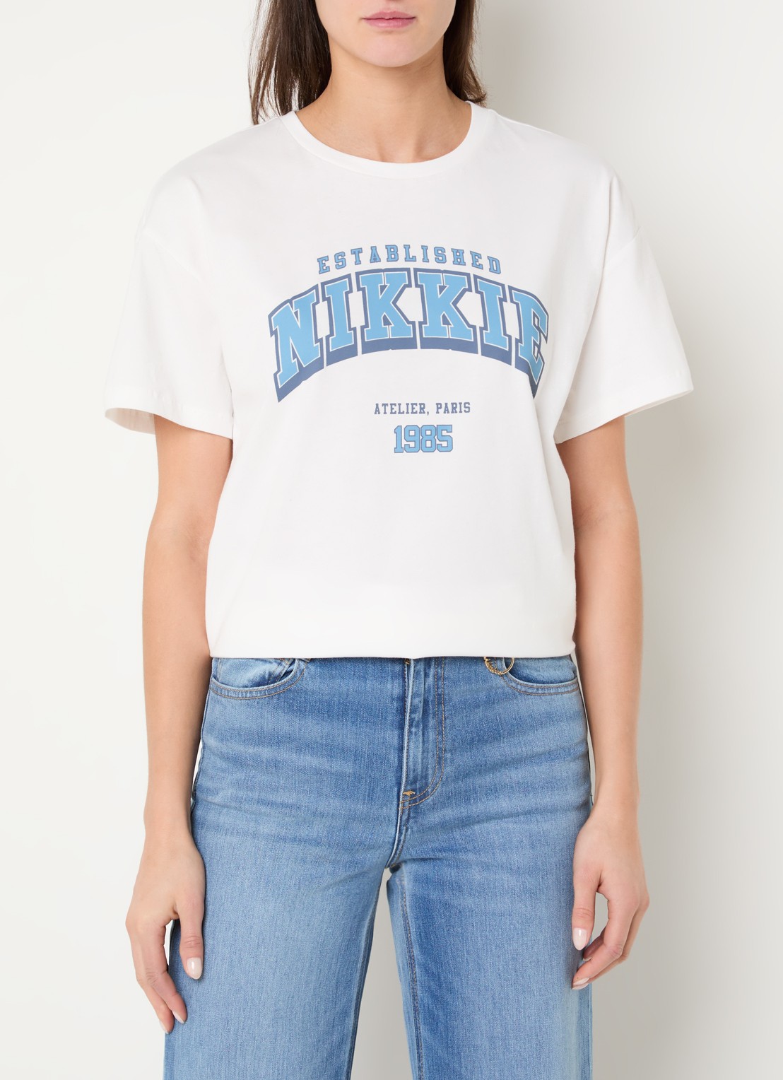 NIKKIE 1985 T-shirt met logo - detail wit