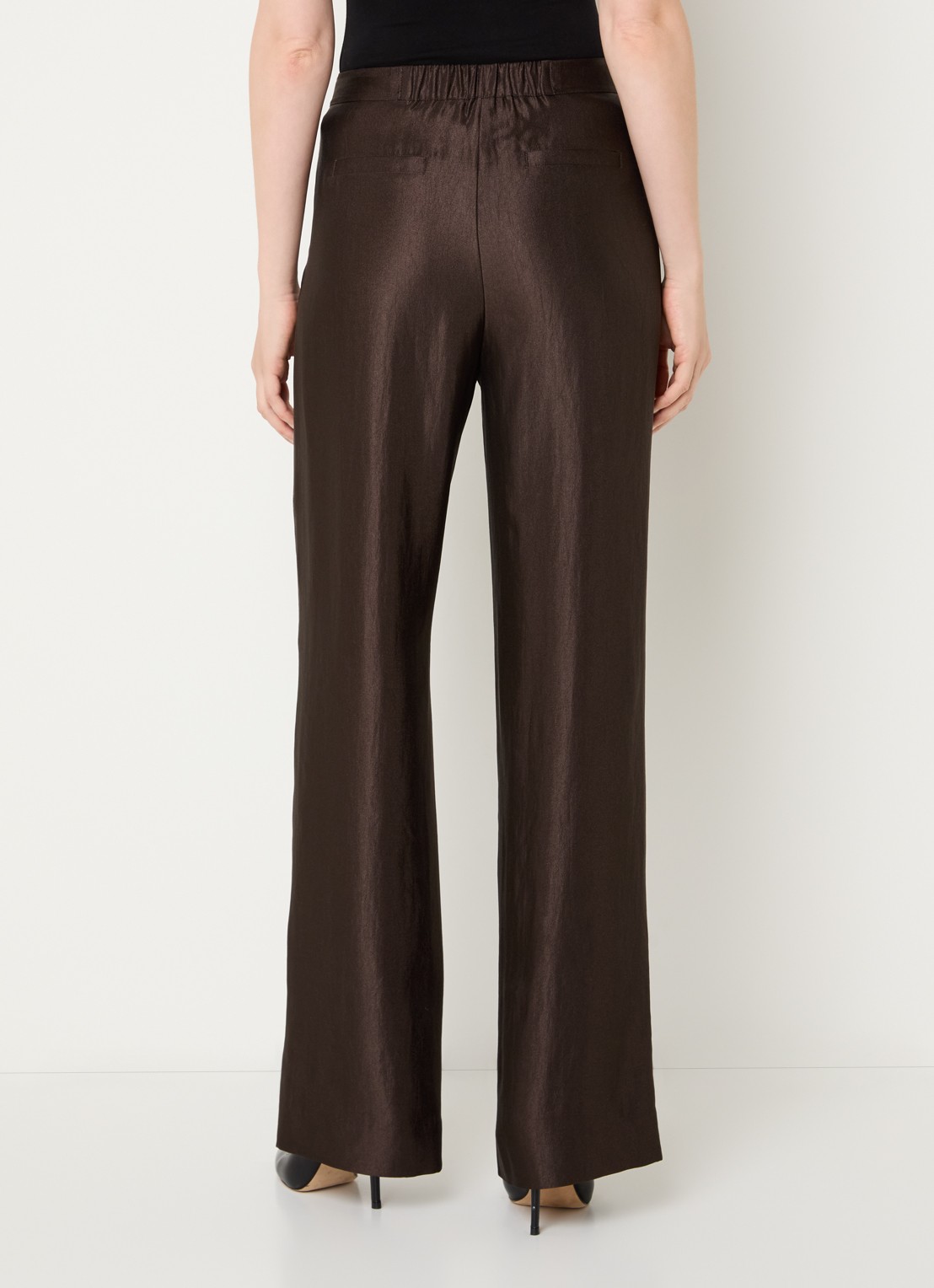 NIKKIE Alira high waist loose fit broek met steekzakken en metallic finish - achterkant 4 donkerbruin