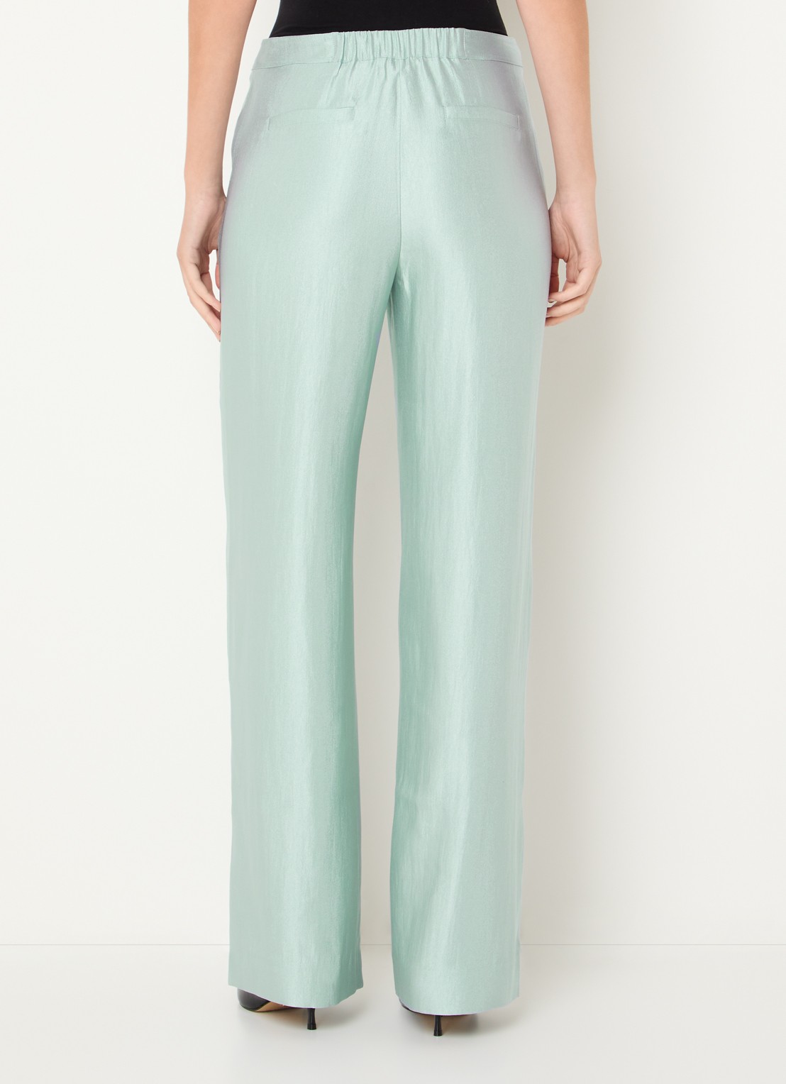 NIKKIE Alira high waist loose fit broek met steekzakken en metallic finish - achterkant 3 lichtblauw