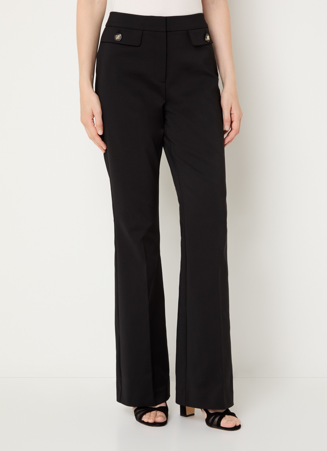 NIKKIE Alka high waist flared fit pantalon met klepzakken en persplooi - detail 4 zwart