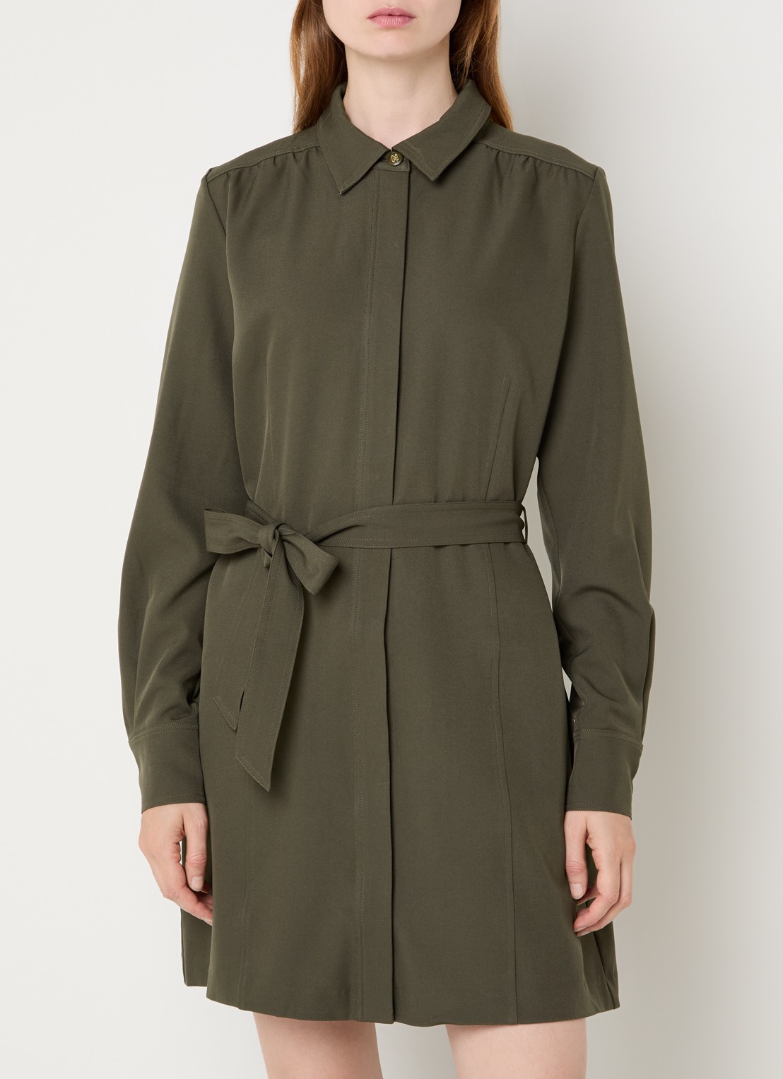 NIKKIE Alva midi blousejurk met strikceintuur - detail 4 groen