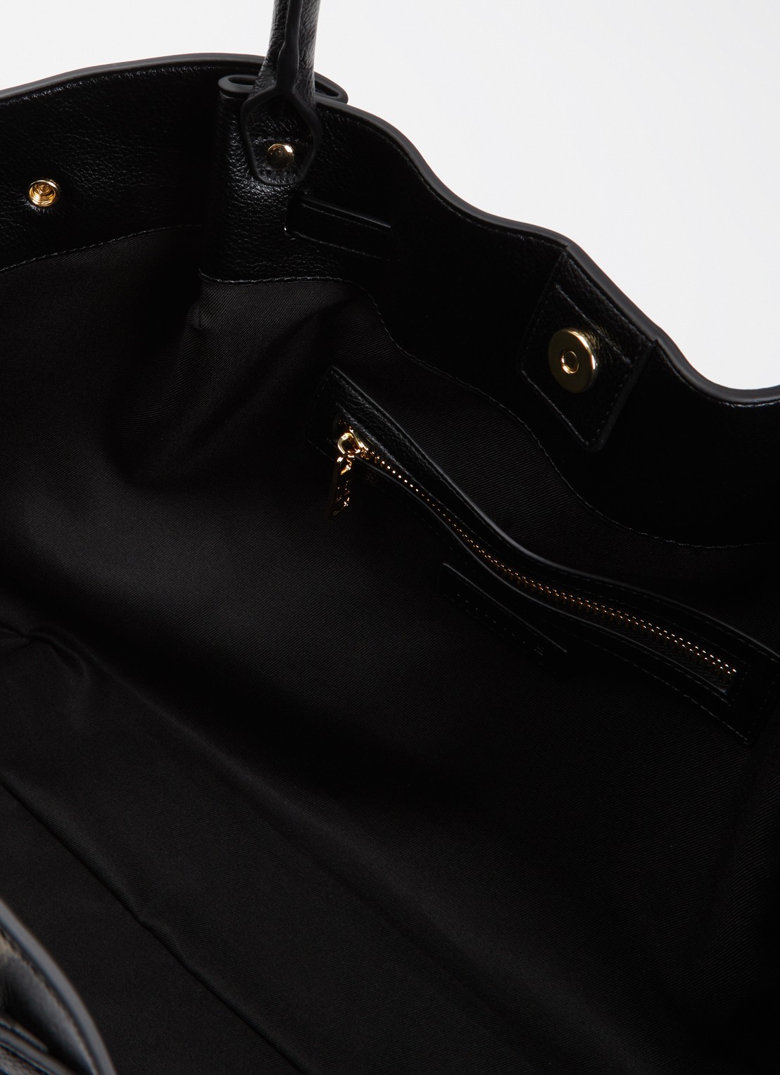 NIKKIE Amara Chunky schoudertas met kettingdetail - detail 2 zwart
