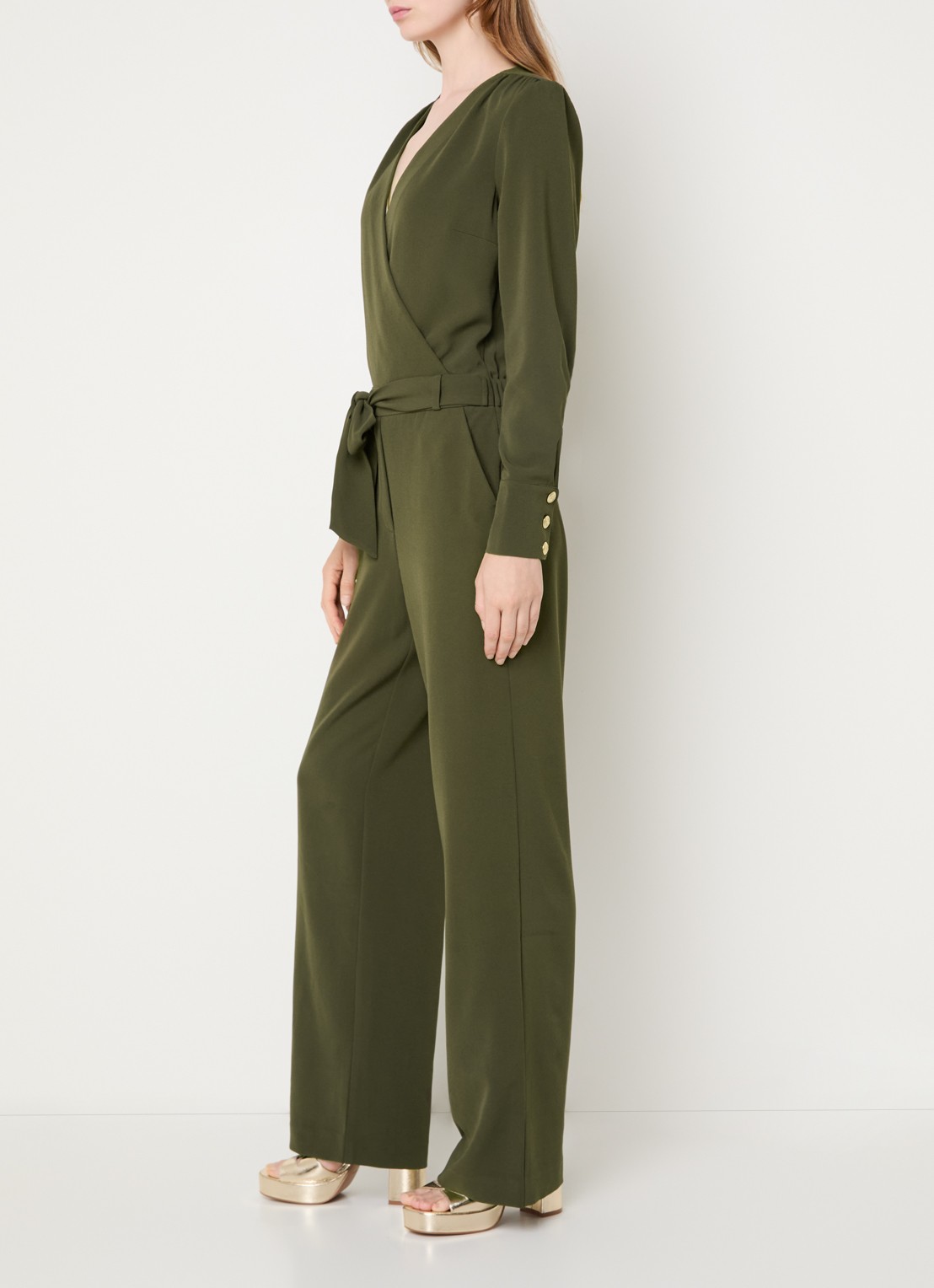 NIKKIE Amine loose fit jumpsuit met strikceintuur - voorkant 4 groen