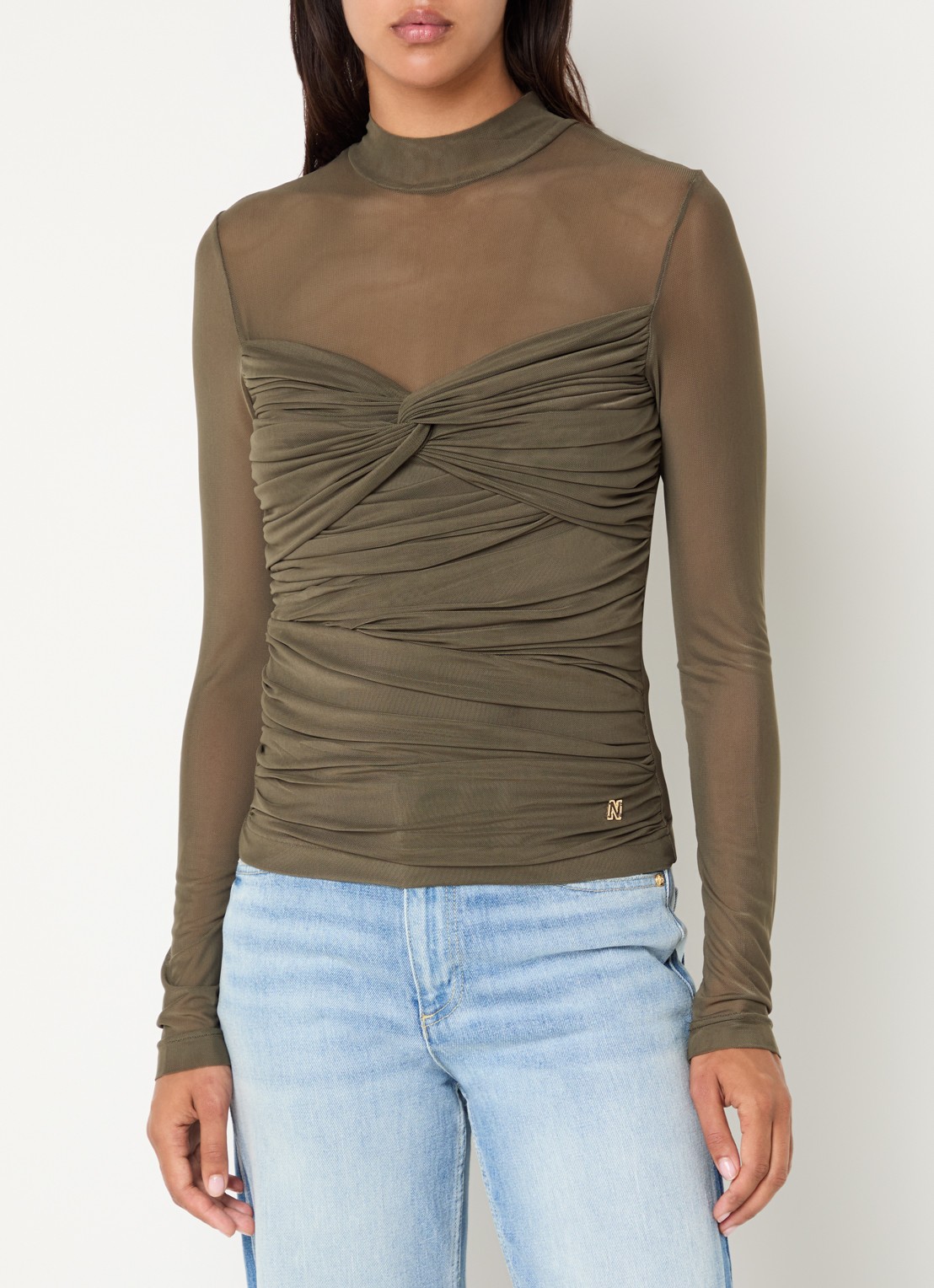 NIKKIE Analia semi-transparante top met strikdetail - detail 2 bronsgroen