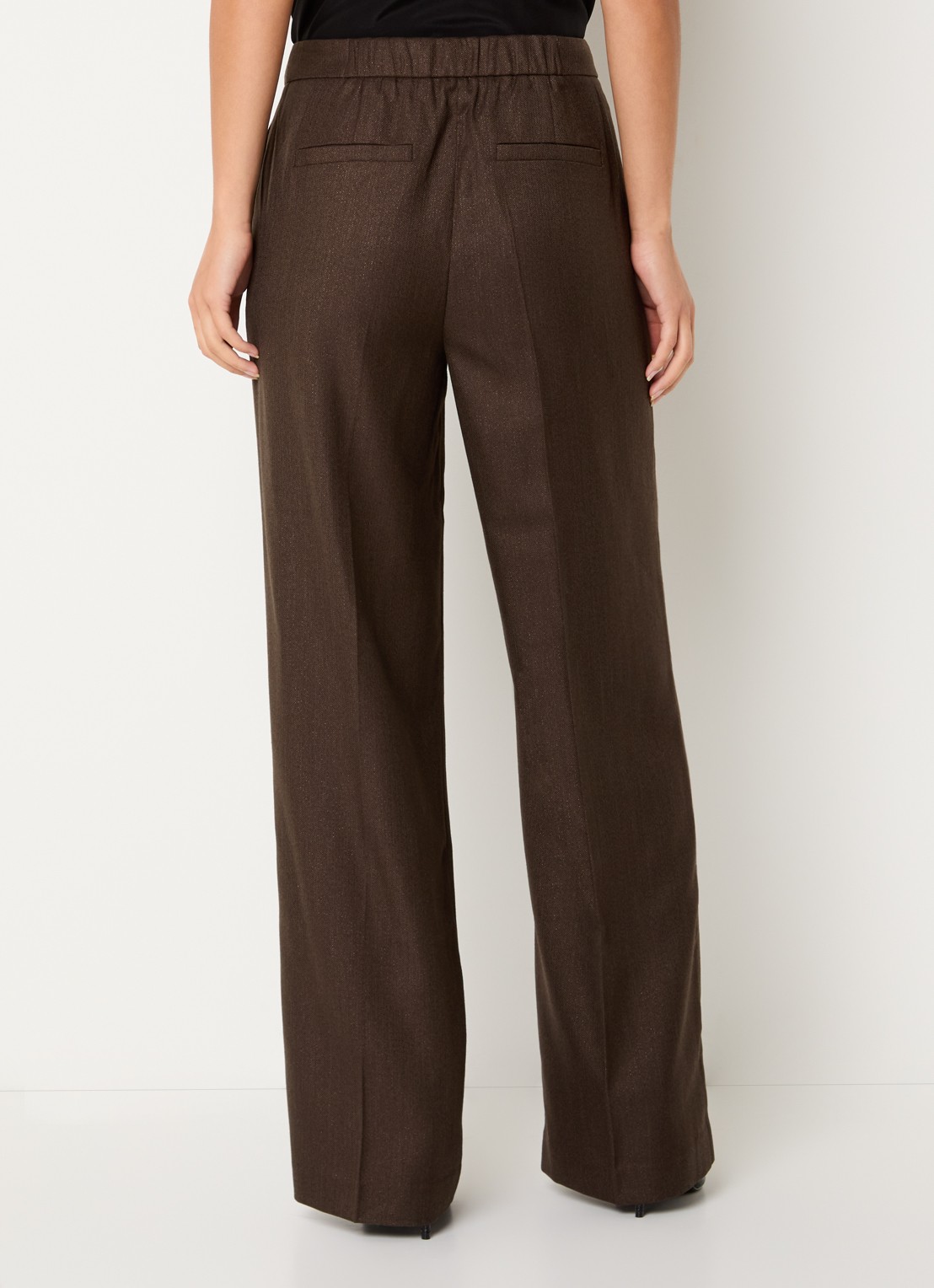 NIKKIE Anou high waist straight fit pantalon met steekzakken - achterkant 2 donkerbruin