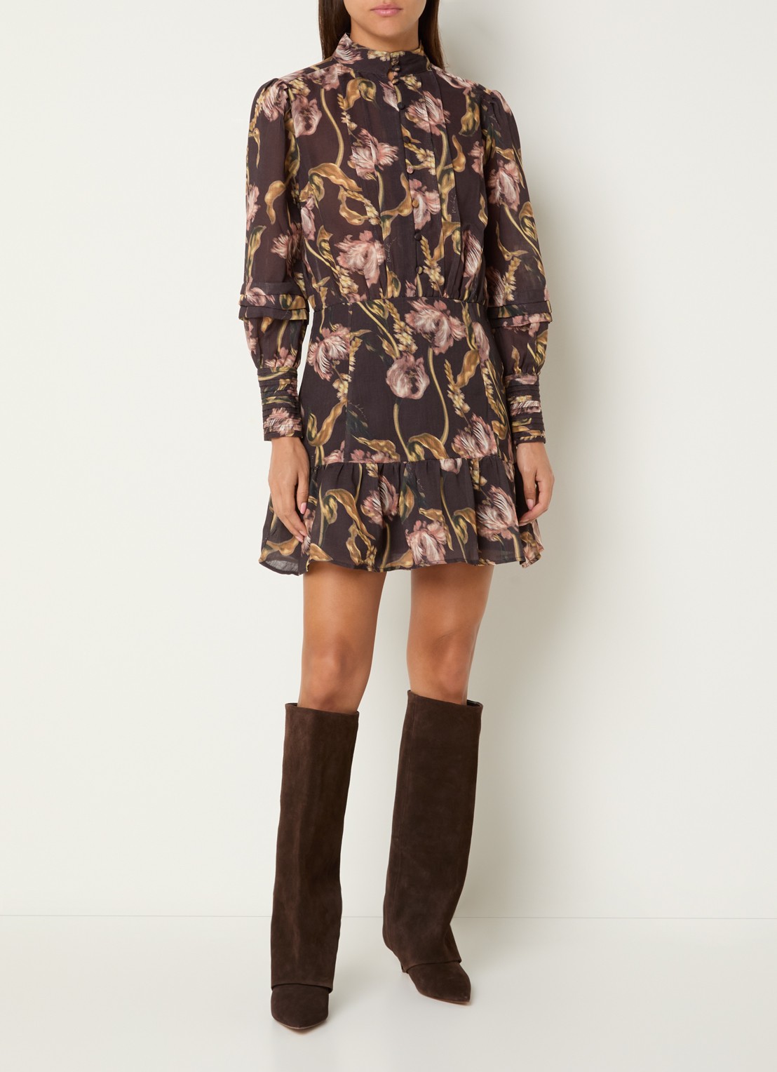 NIKKIE Apillone mini blouse jurk met boemenprint en volant - voorkant 2 chocoladebruin