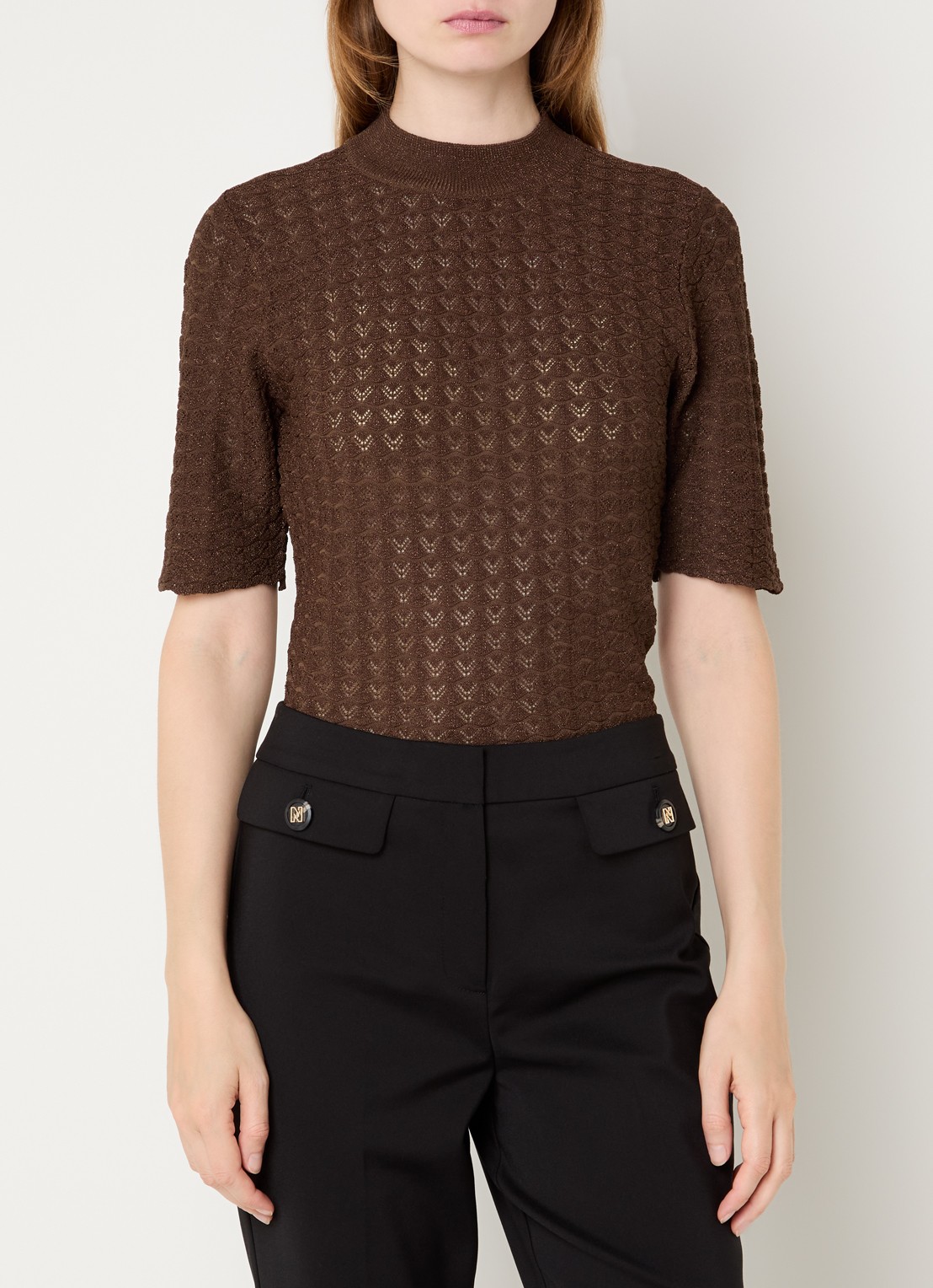 NIKKIE Arvella top met opengewerkt dessin en lurex - detail 4 kastanjebruin