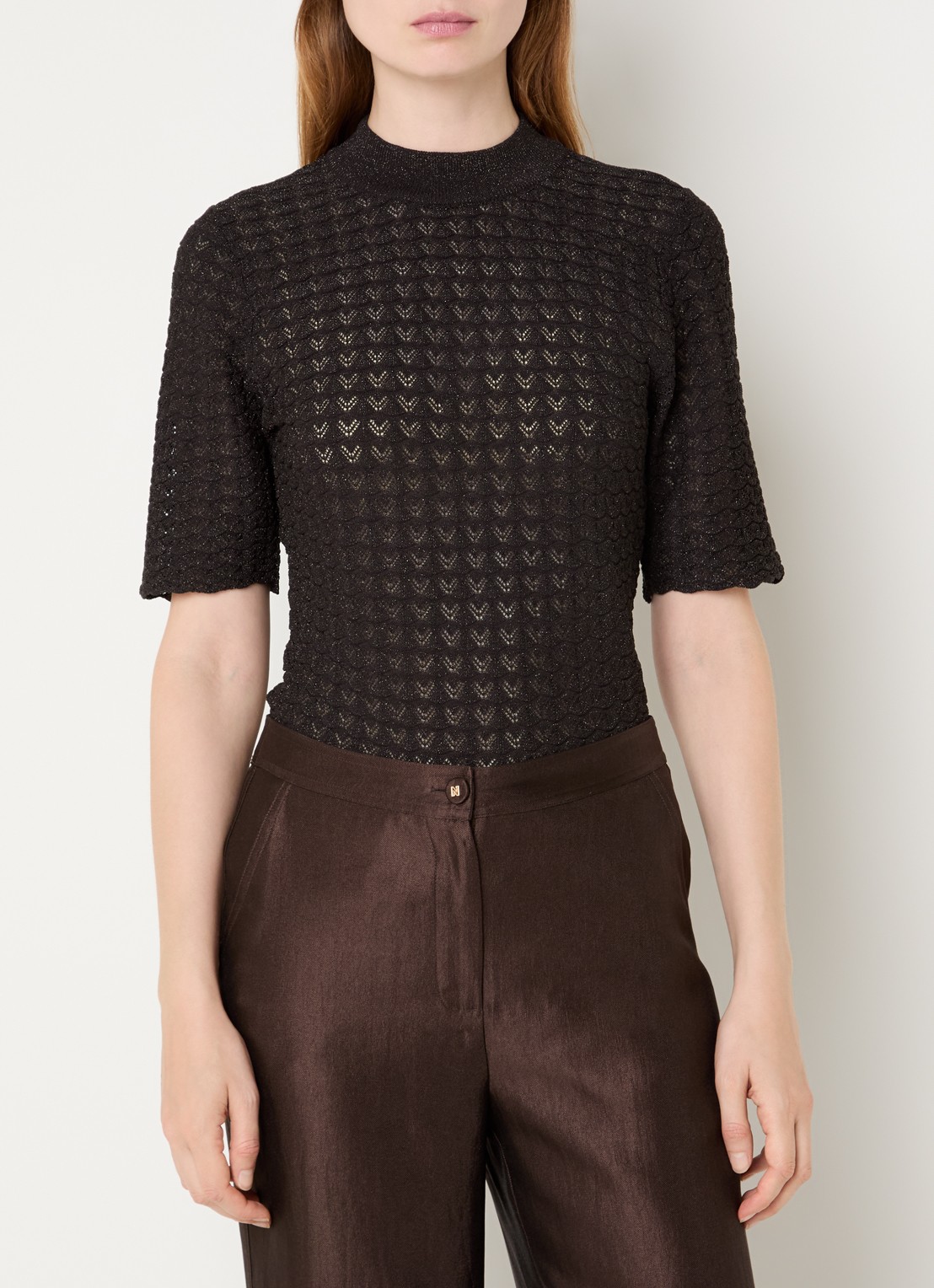NIKKIE Arvella top met opengewerkt dessin en lurex - detail chocoladebruin