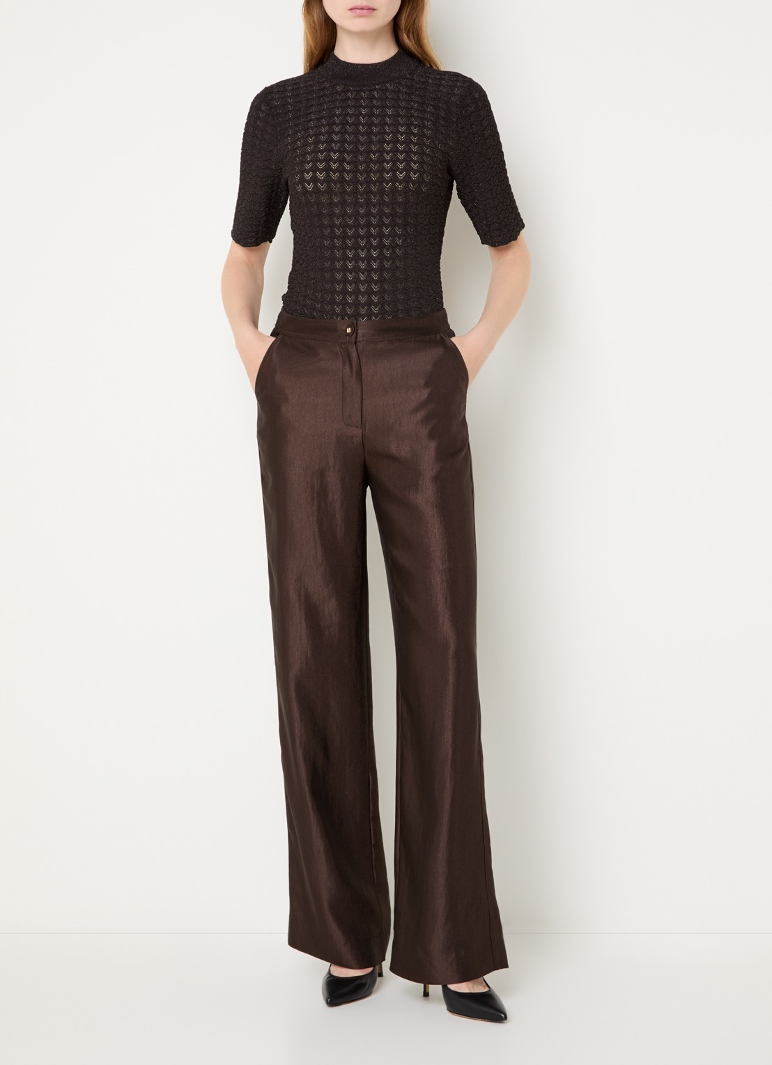 NIKKIE Arvella top met opengewerkt dessin en lurex - voorkant 4 chocoladebruin