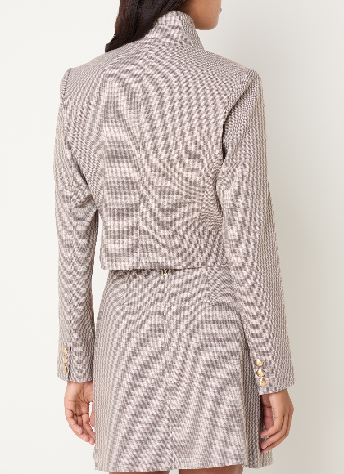 NIKKIE Avah cropped blazer met schoudervulling - achterkant 2 lichtbruin