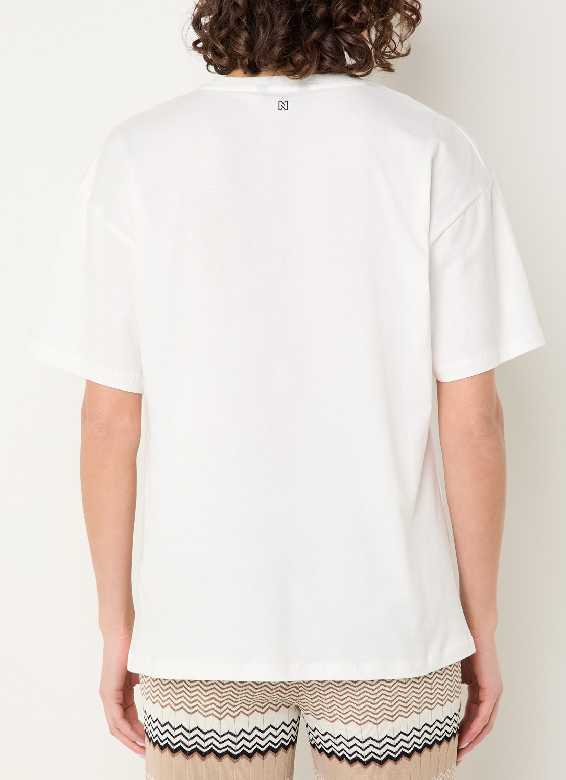 NIKKIE Chain T-shirt met print - achterkant oudroze