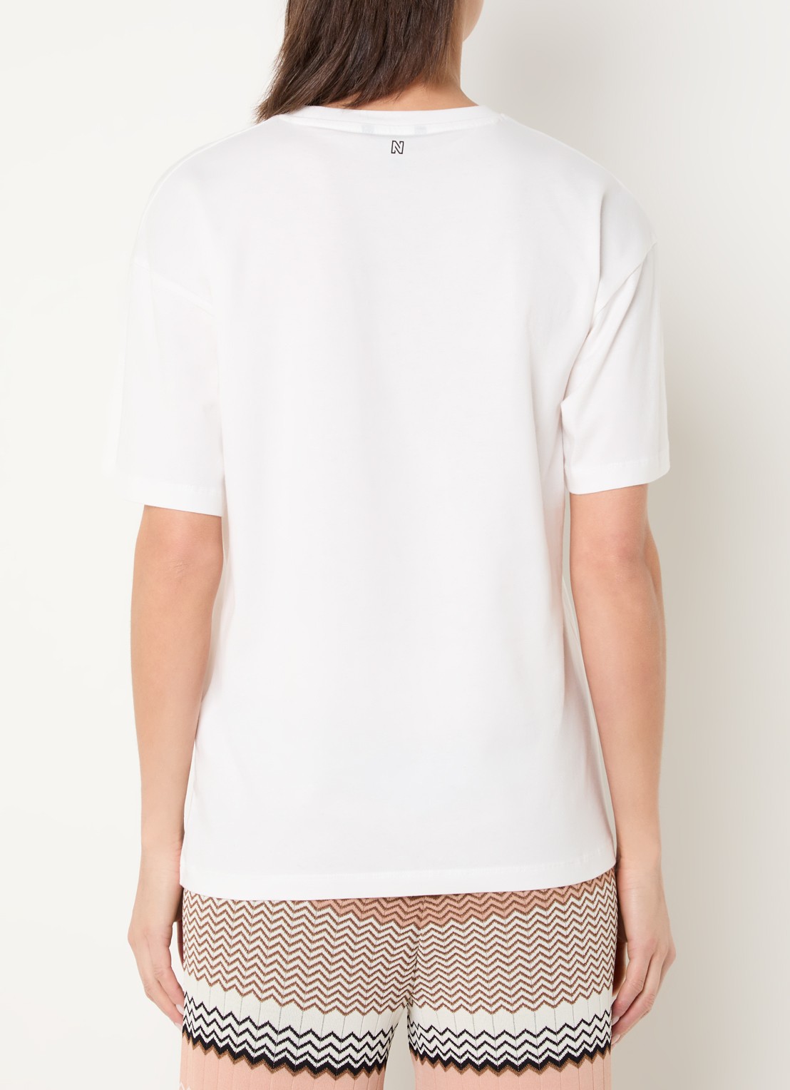 NIKKIE Chain T-shirt met print - achterkant perzikroze