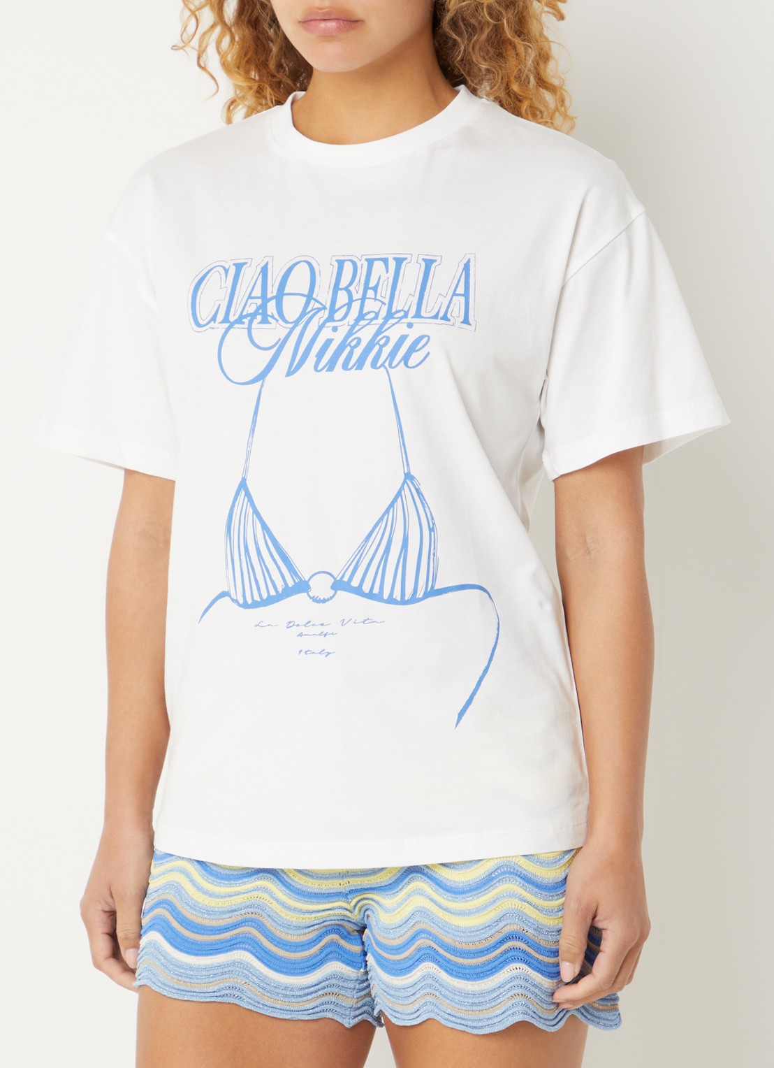 NIKKIE Ciao Bella T-shirt met print - detail 4 wit