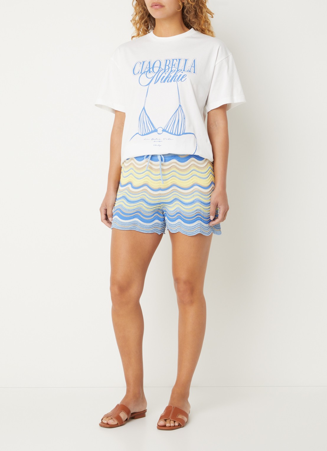 NIKKIE Ciao Bella T-shirt met print - voorkant 3 wit