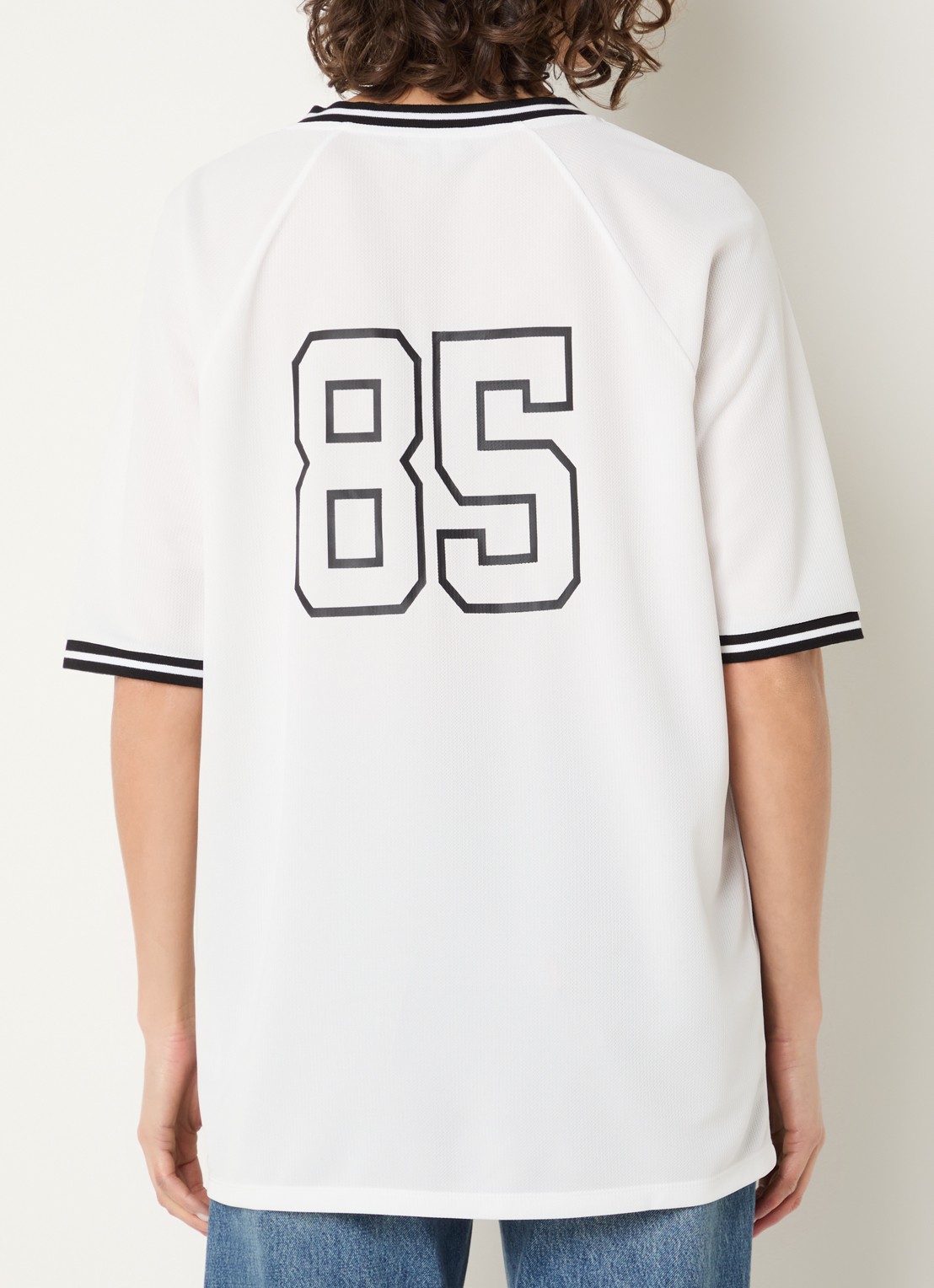 NIKKIE Football T-shirt met logoprint - achterkant wit