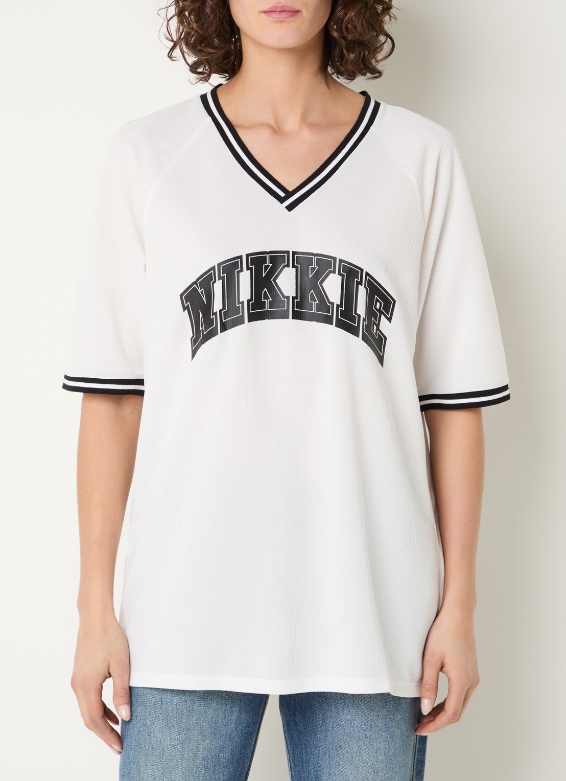 NIKKIE Football T-shirt met logoprint - detail 2 wit