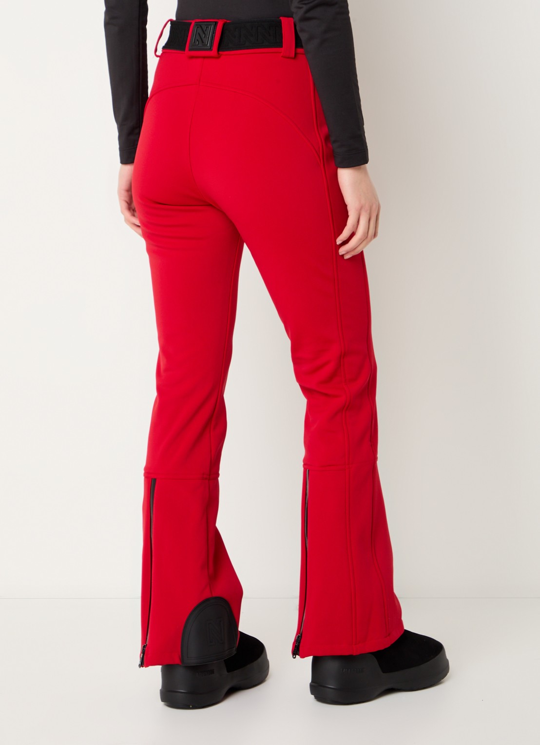 NIKKIE Grace high waist flared fit skibroek met ceintuur - achterkant rood
