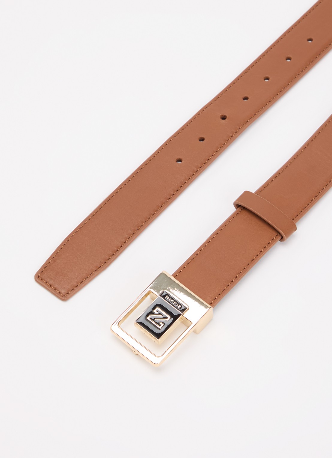 NIKKIE Hafiza riem van leer met logo  - detail 2 cognac
