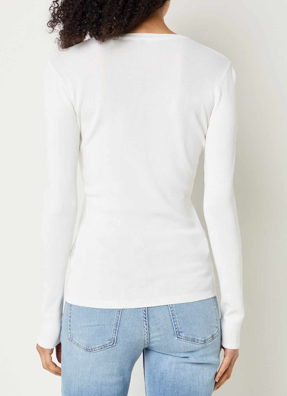 NIKKIE Jolie fijngebreide fitted top  - achterkant 4 gebroken wit