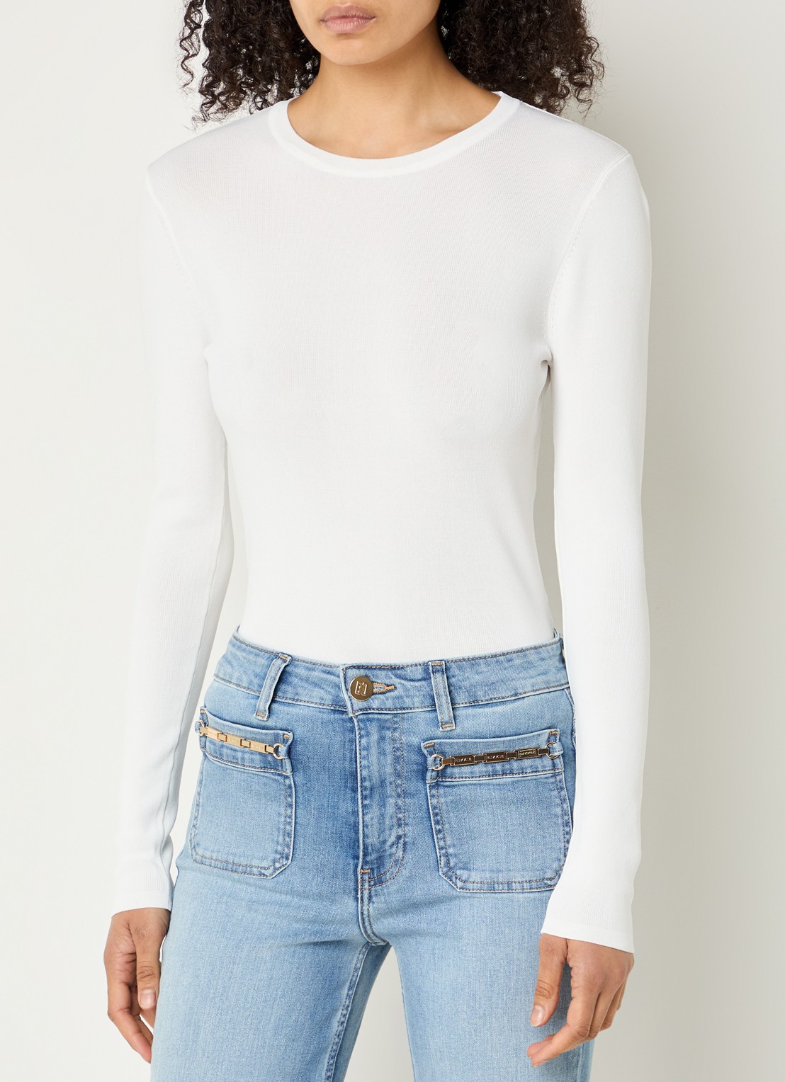 NIKKIE Jolie fijngebreide fitted top  - detail gebroken wit