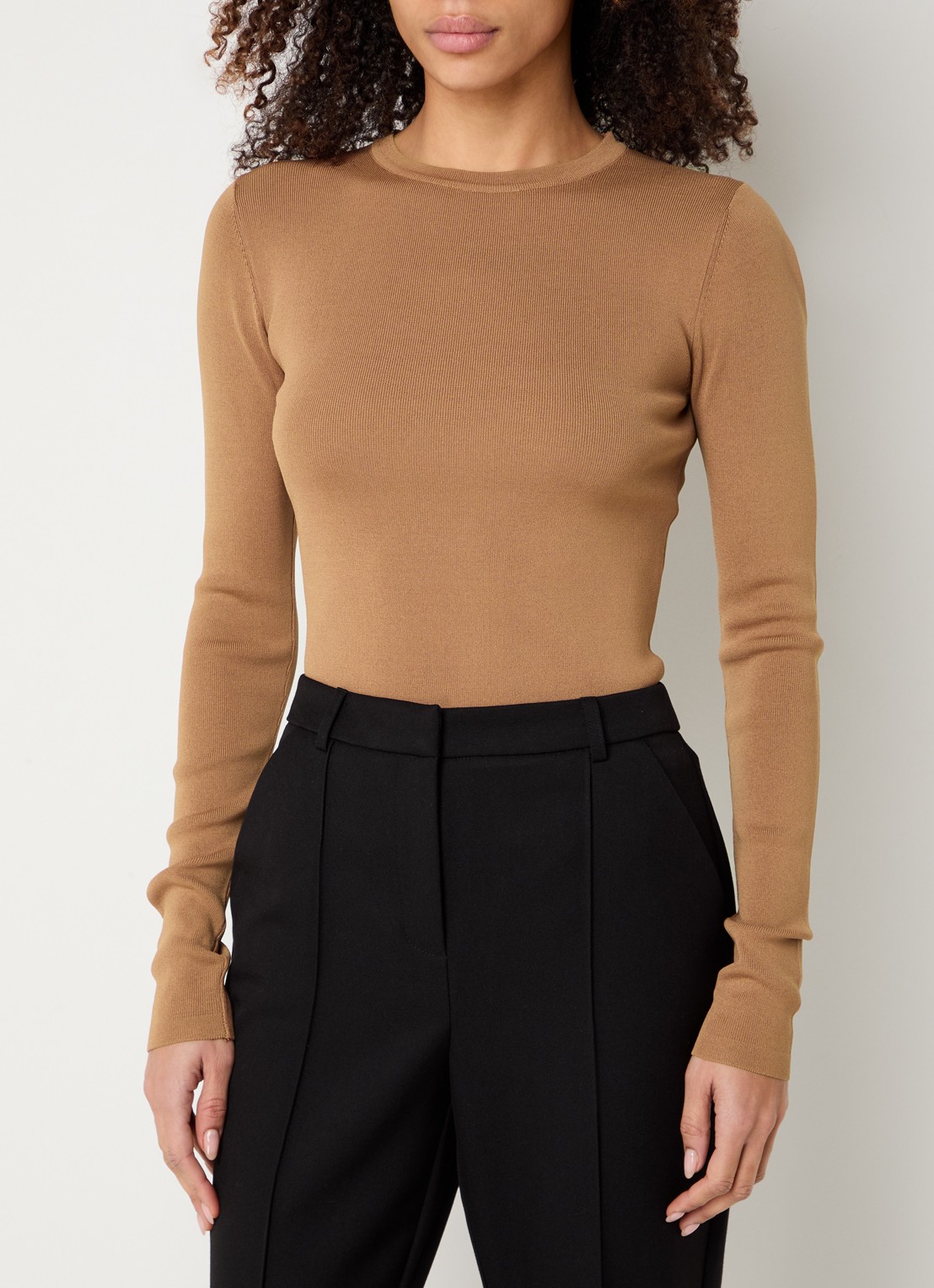 NIKKIE Jolie fijngebreide fitted top  - detail 4 camel