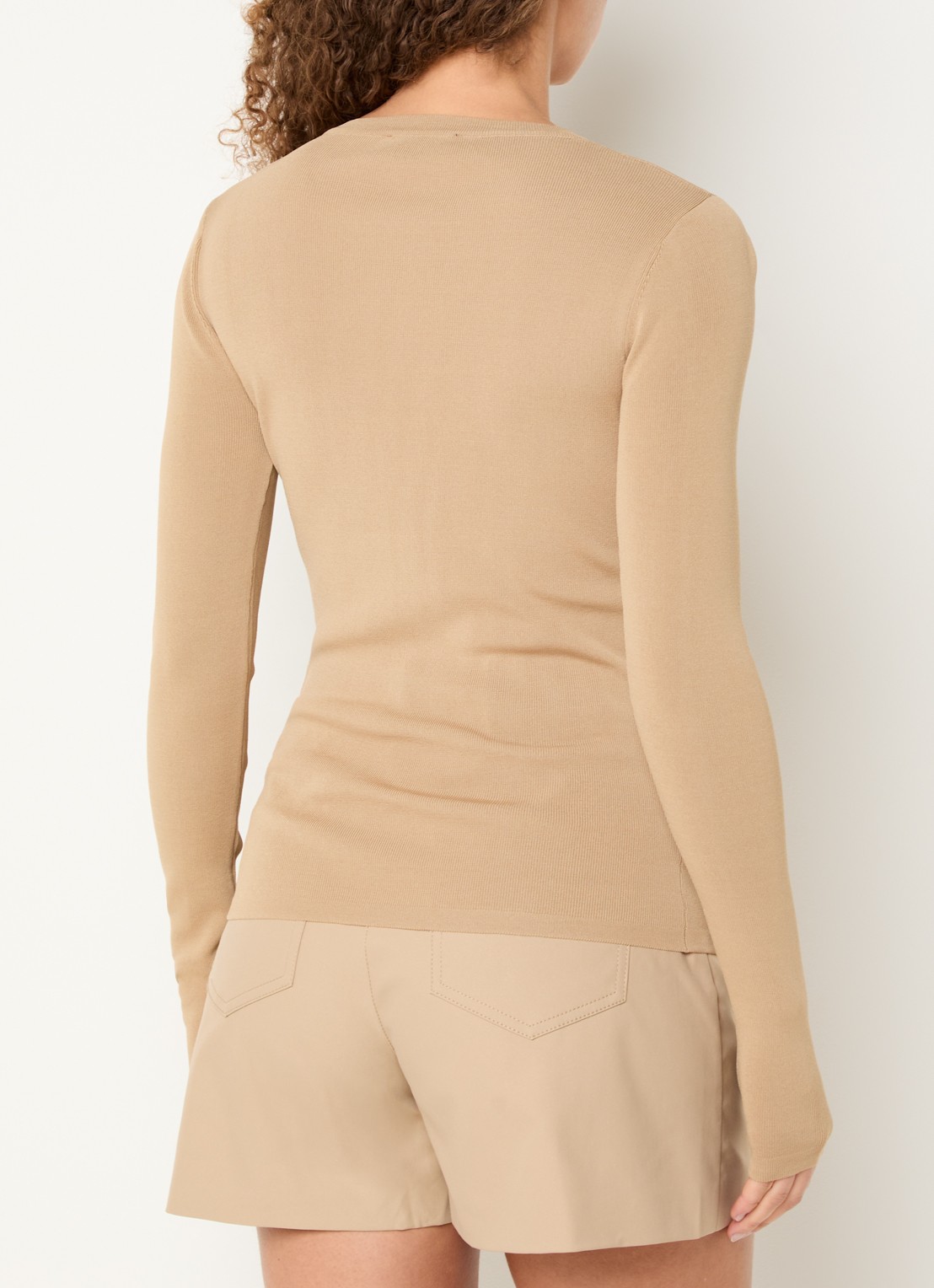 NIKKIE Jolie fijngebreide longsleeve met stretch - achterkant camel