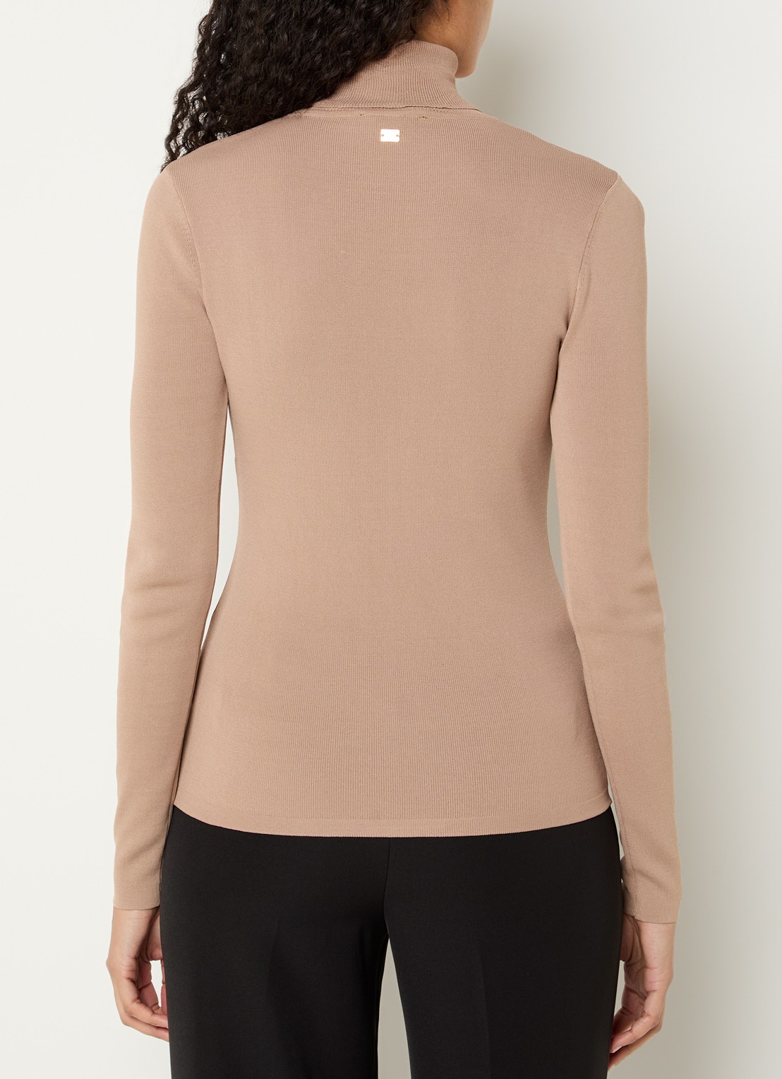 NIKKIE Jolie fijngebreide top met col - achterkant 2 beige