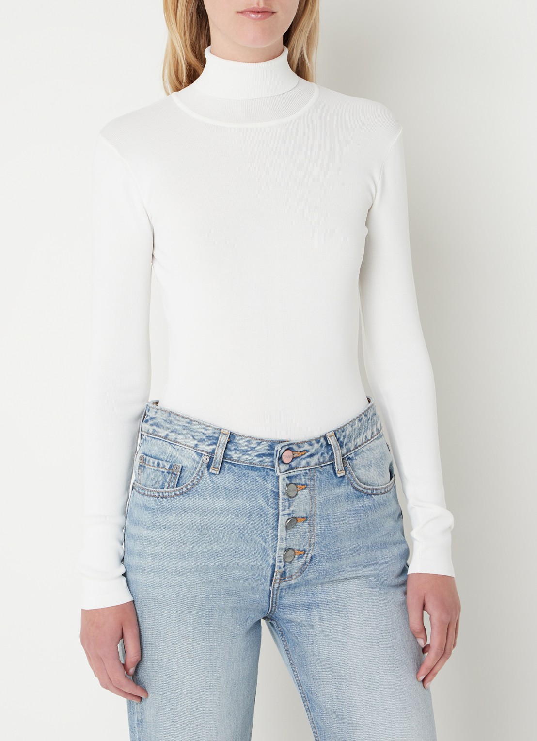 NIKKIE Jolie fijngebreide top met col  - detail 4 gebroken wit