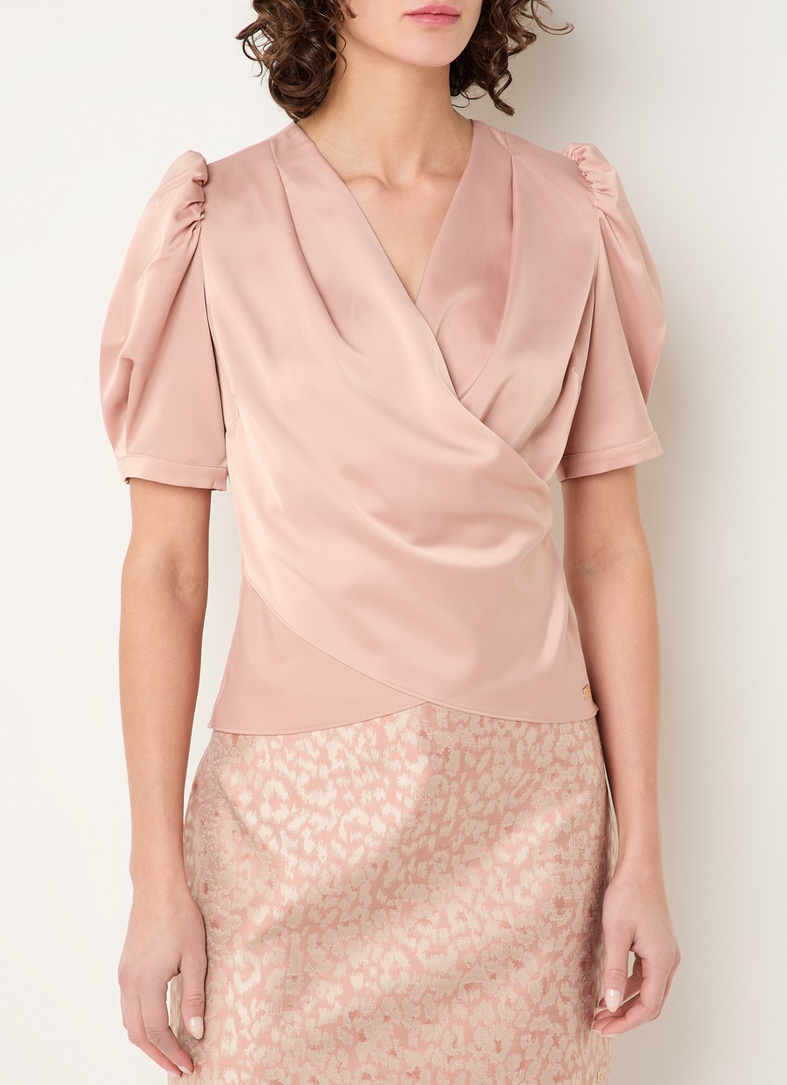 NIKKIE Kransis tuniek met pofmouwen - detail 4 zalmroze