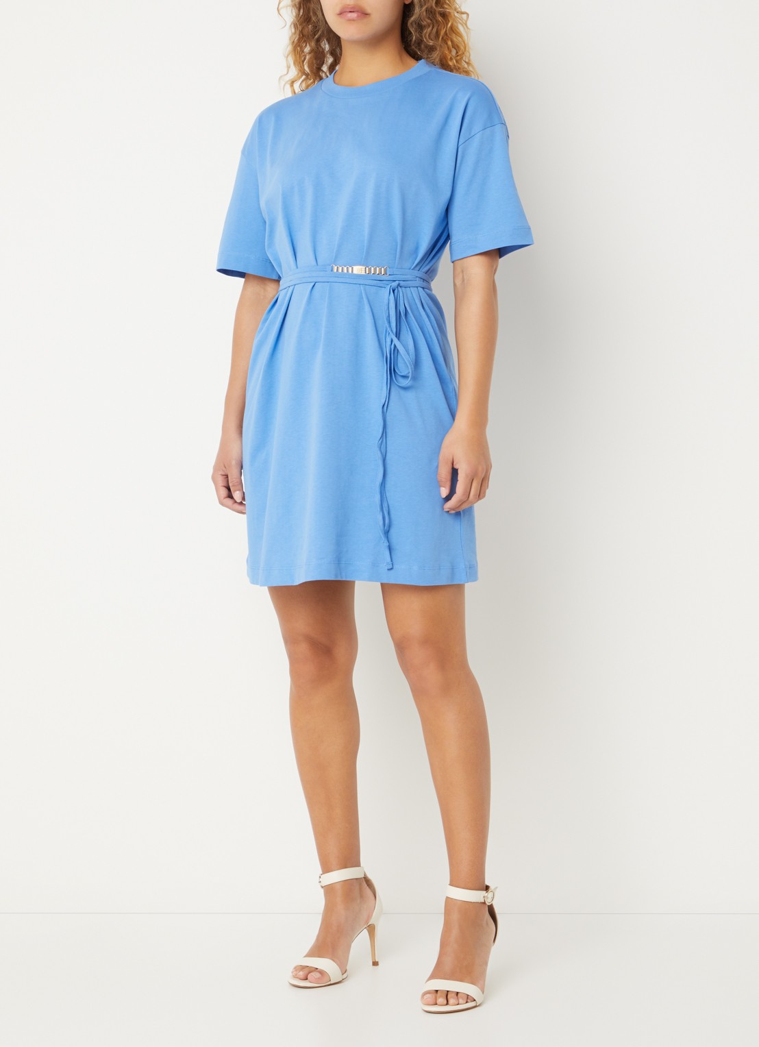 NIKKIE Mini jurk met strikceintuur - voorkant 2 blauw
