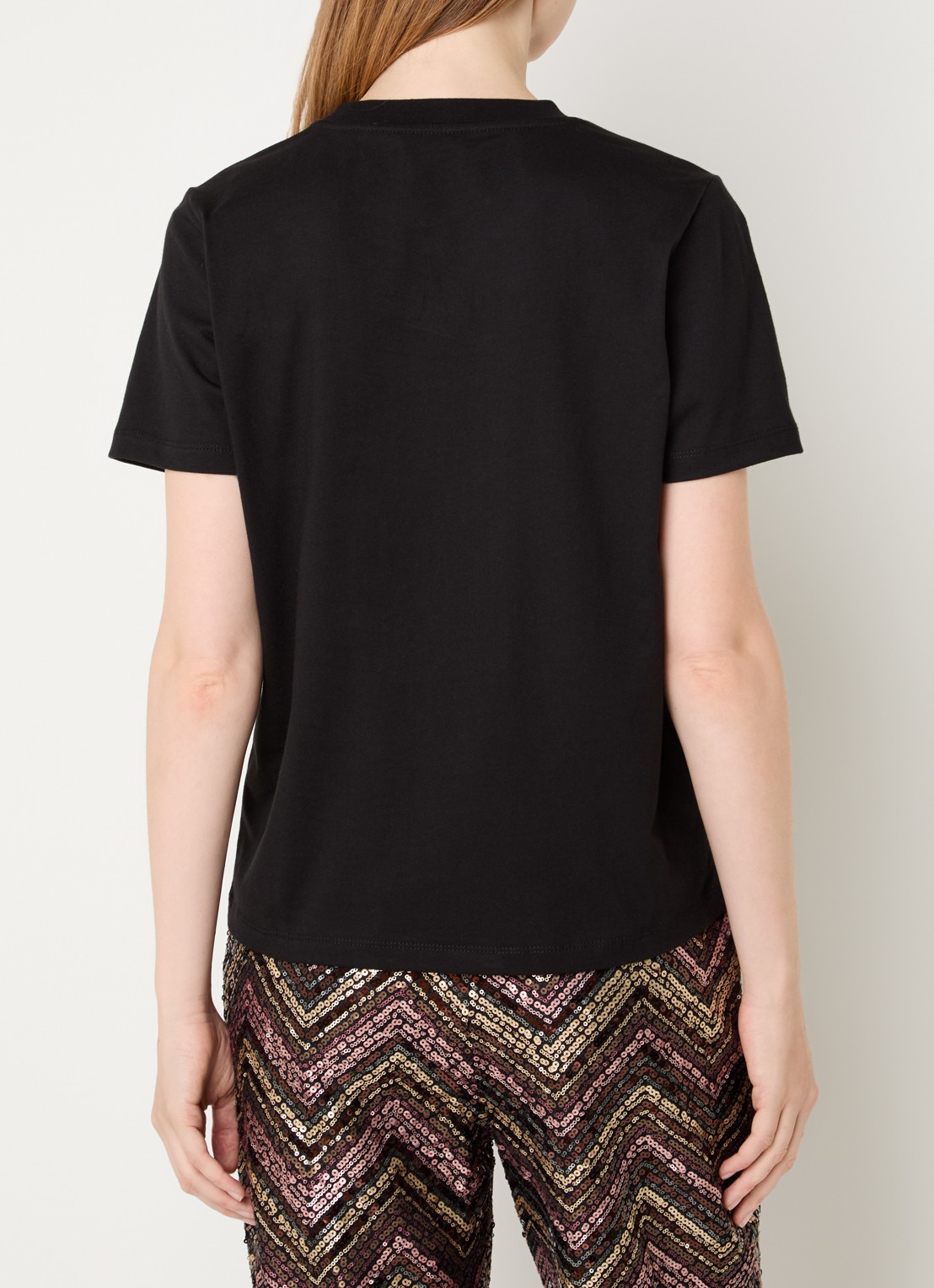 NIKKIE N Chains T-shirt met logo - achterkant zwart