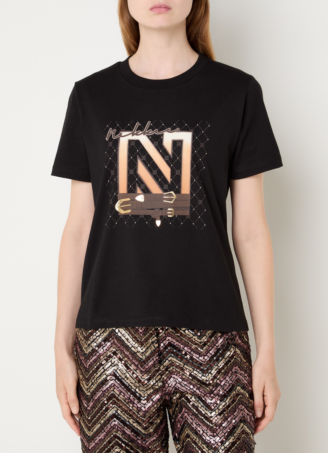 NIKKIE N Chains T-shirt met logo - detail 4 zwart