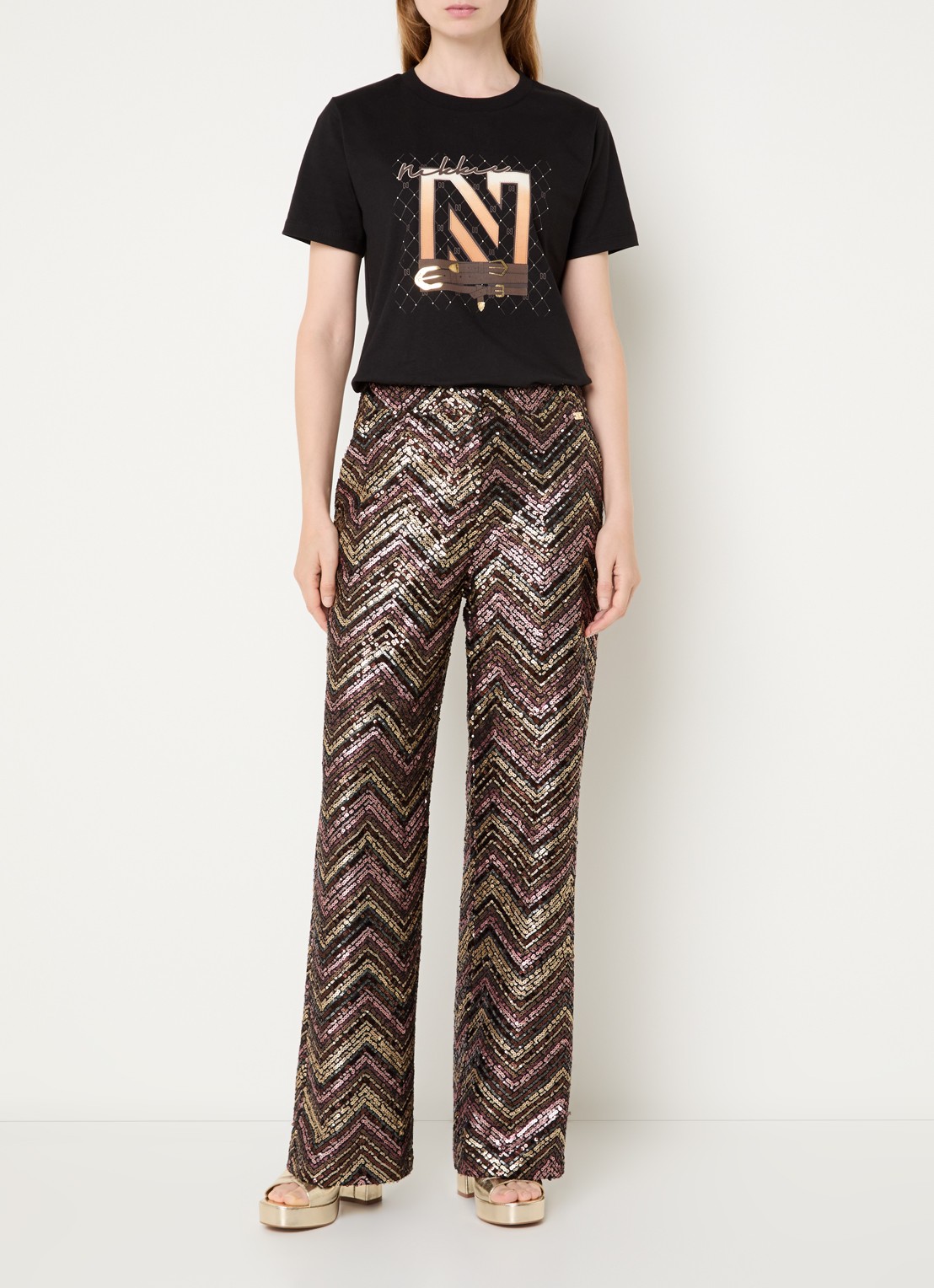 NIKKIE N Chains T-shirt met logo - voorkant 3 zwart