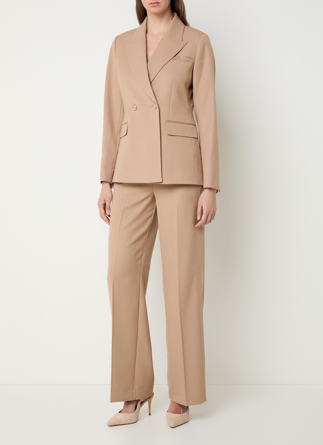 NIKKIE Oakland double-breasted blazer met schoudervulling en klepzakken - voorkant 4 camel