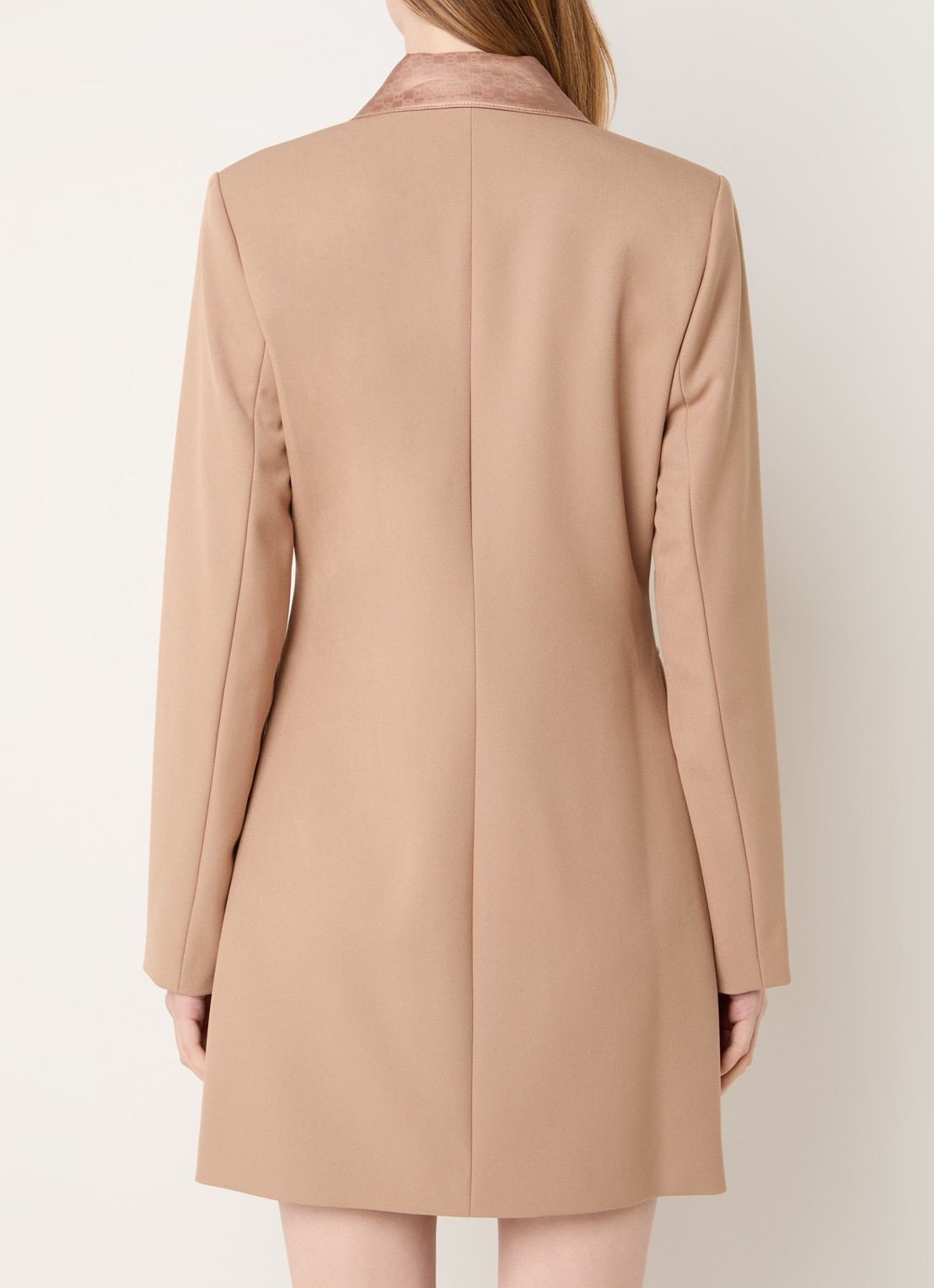 NIKKIE Oakland mini blazerjurk met schoudervulling en details van satijn - achterkant 4 camel