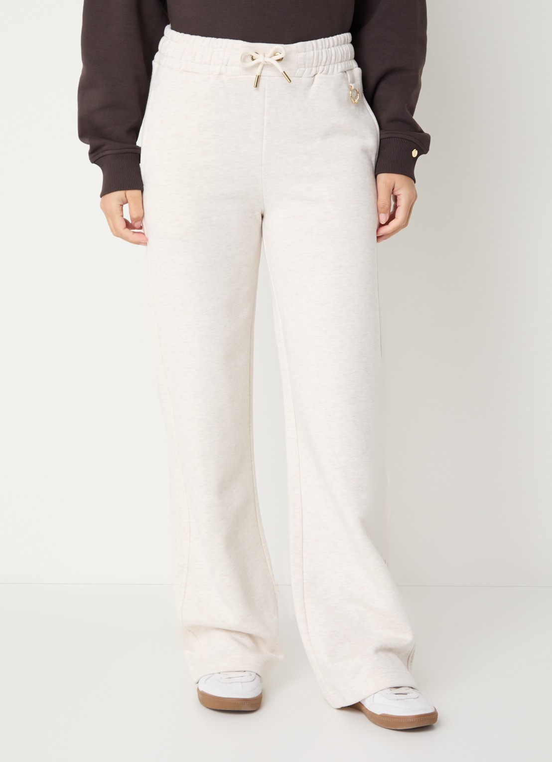 NIKKIE Odessa high waist flared fit joggingbroek met gemêleerd dessin - detail 4 creme
