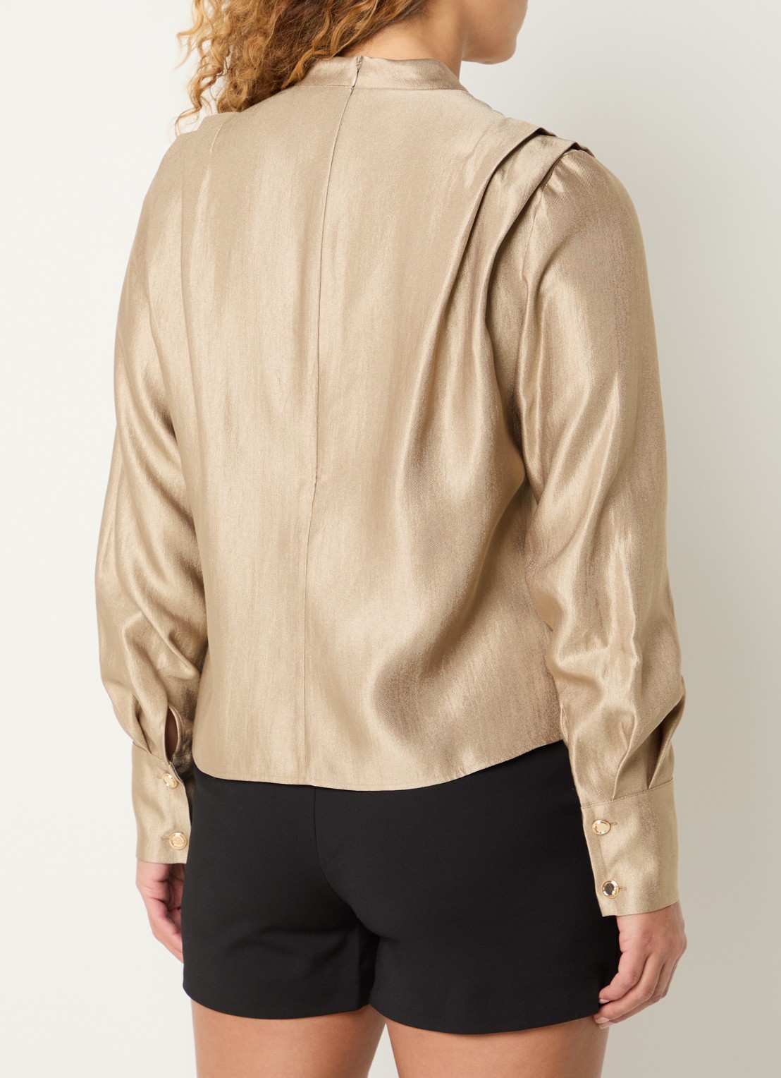 NIKKIE Ohino tuniek van satijn met plooidetai - achterkant beige
