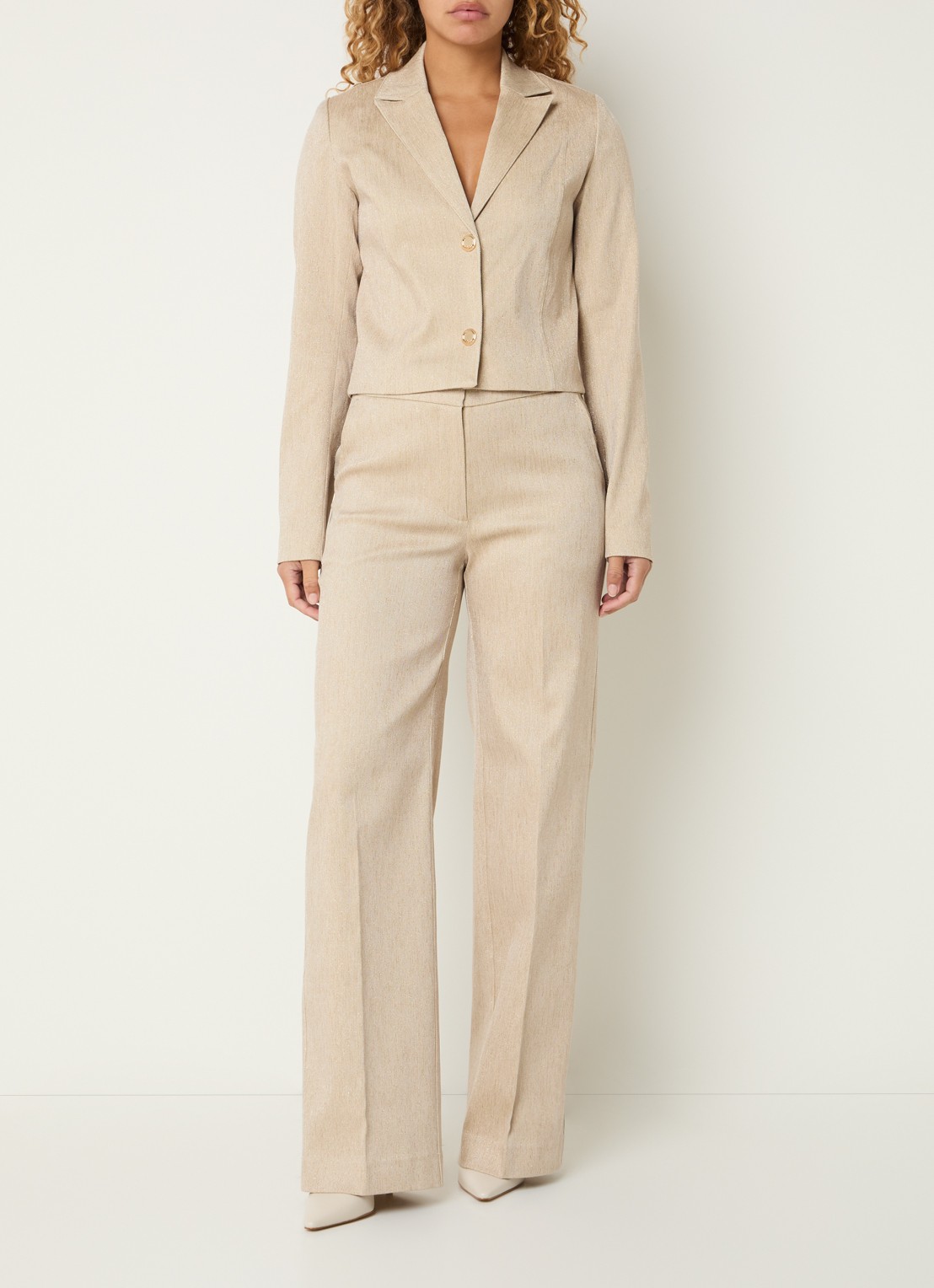 NIKKIE Olympia cropped blazer met lurex en schoudervulling - voorkant 4 beige
