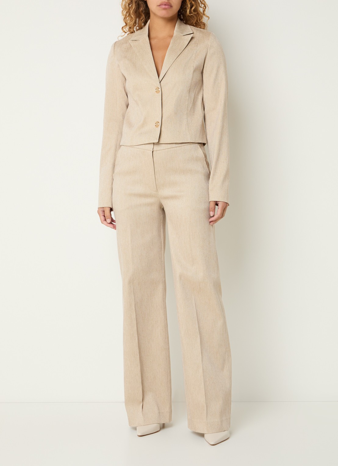 NIKKIE Olympia high waist straight fit pantalon met lurex en persplooi - voorkant 2 beige