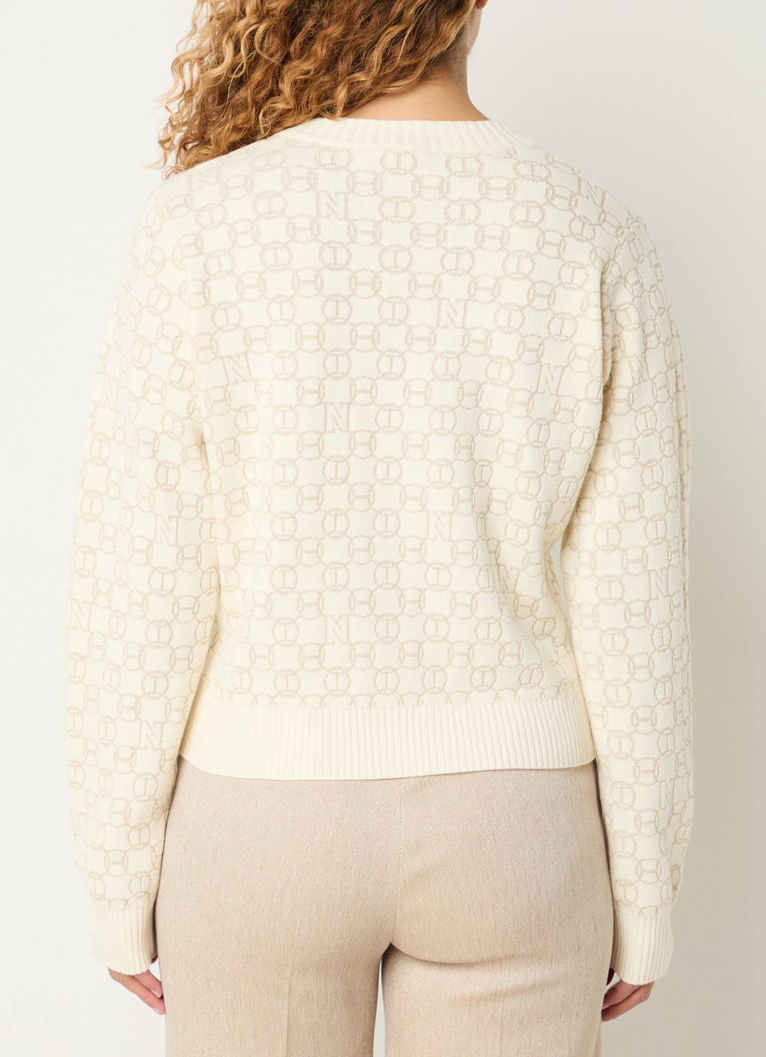 NIKKIE Omarah pullover met lurex en logoprint - achterkant creme